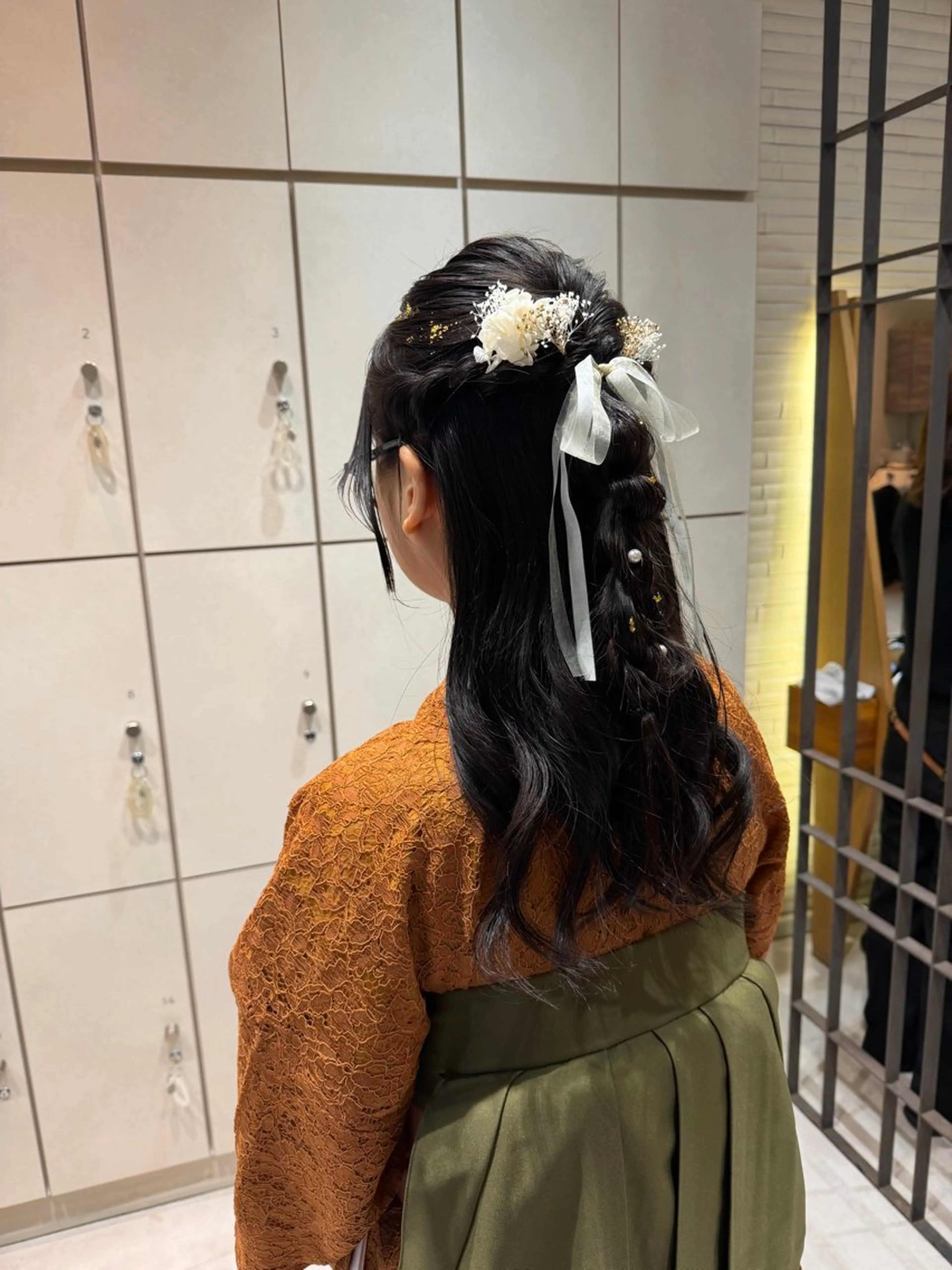 ヘアアレンジ ハーフアップ 卒業式のヘアスタイル 吉川沙知 /ナチュラルカラーのヘアスタイル