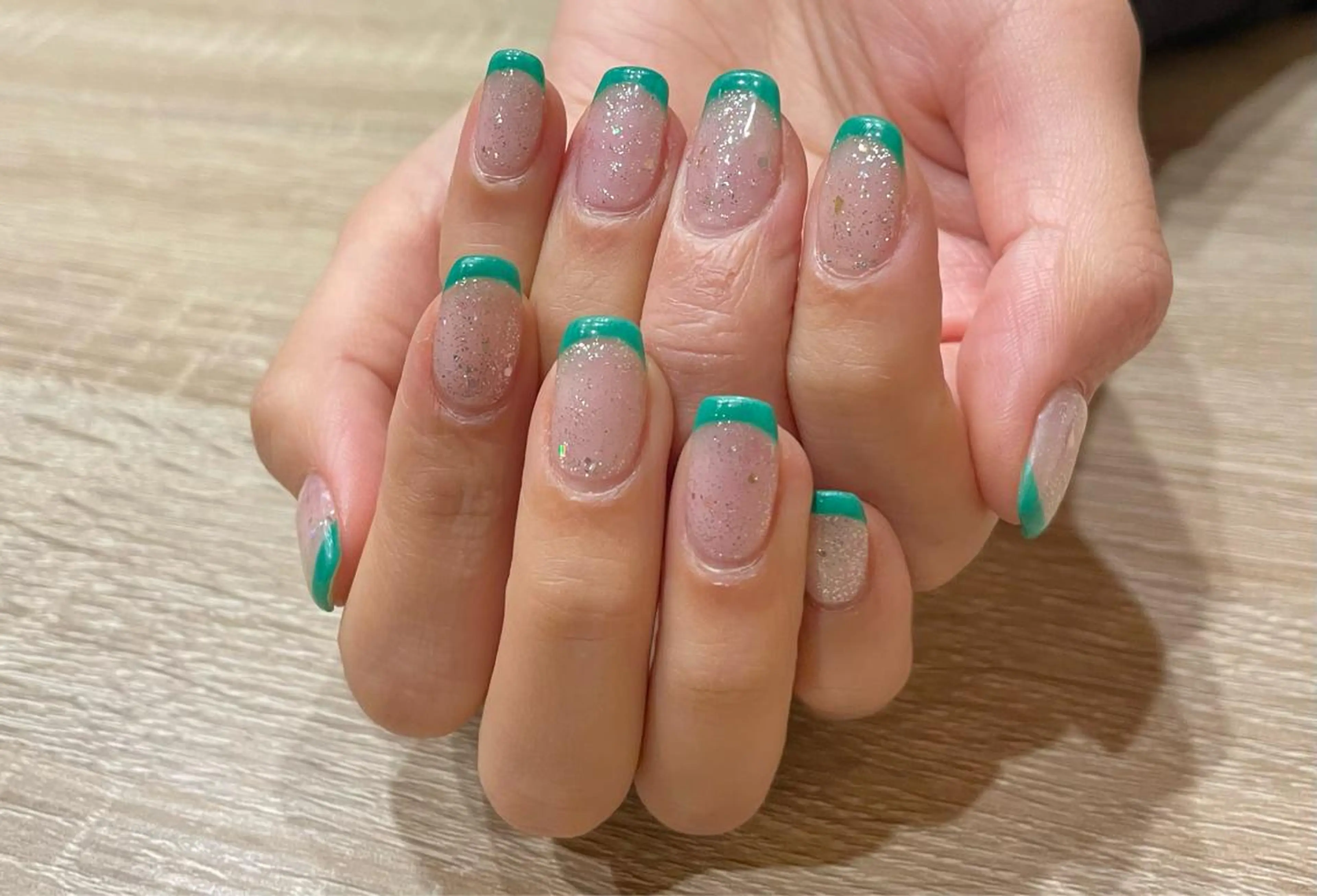 ネイル フレンチネイル ラメ(グリッター) ハンドネイル liberté所属・liberté🫧 新小岩のネイルデザイン