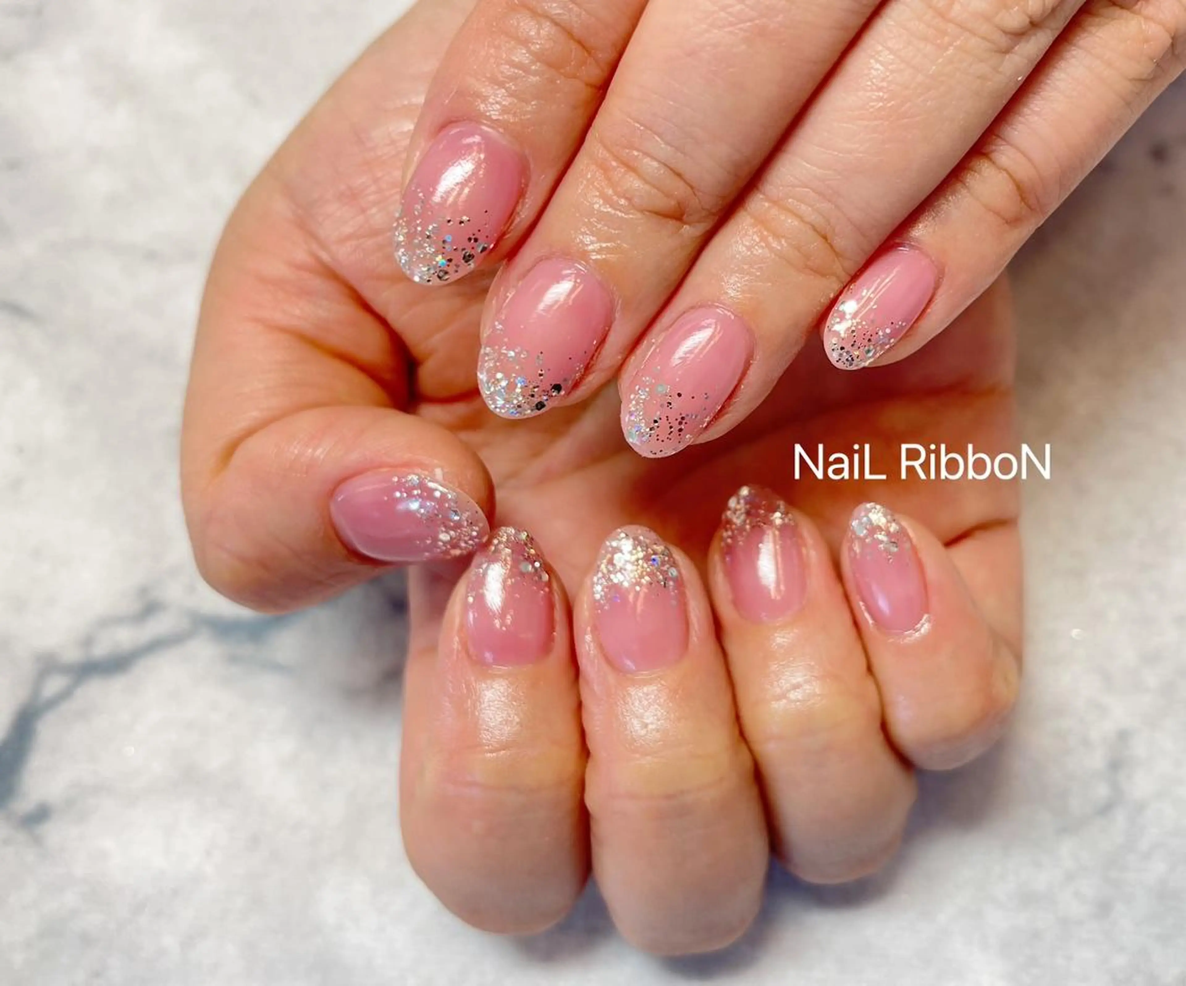 ネイル ネイルリボン 受付スタッフのネイルデザイン