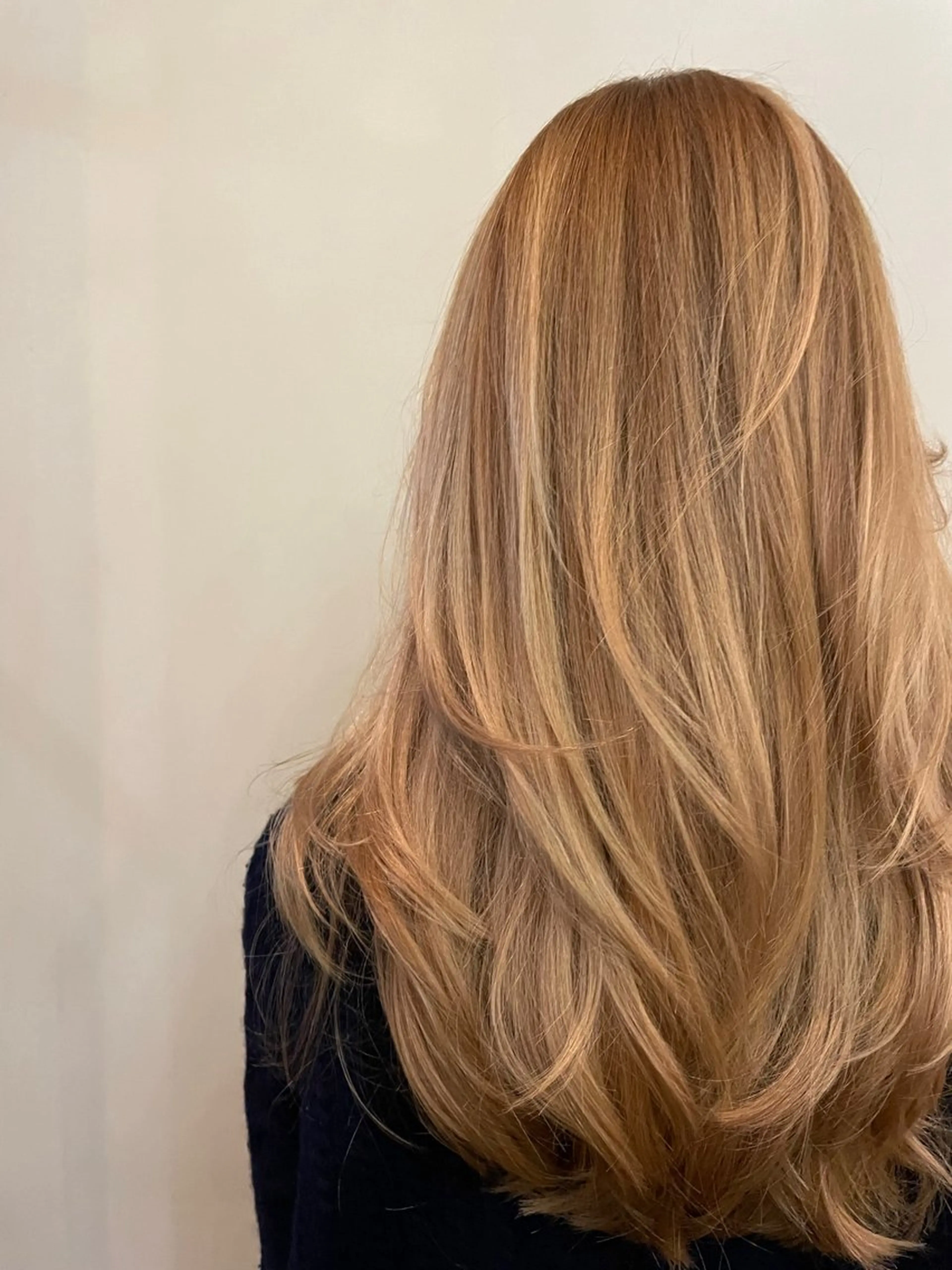 ロング AFLOAT SAYURIのヘアスタイル