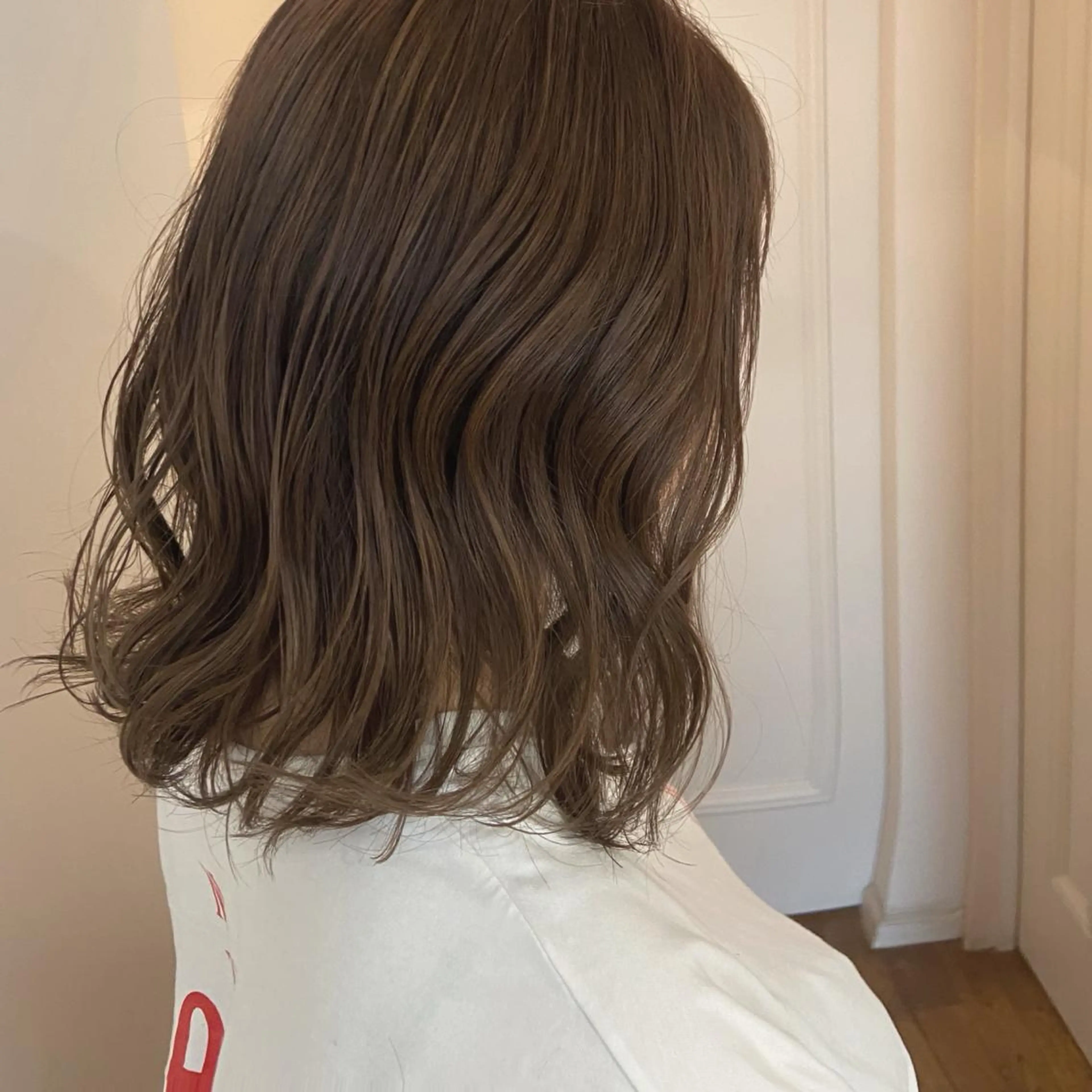 ミディアム 峯 志帆のヘアスタイル