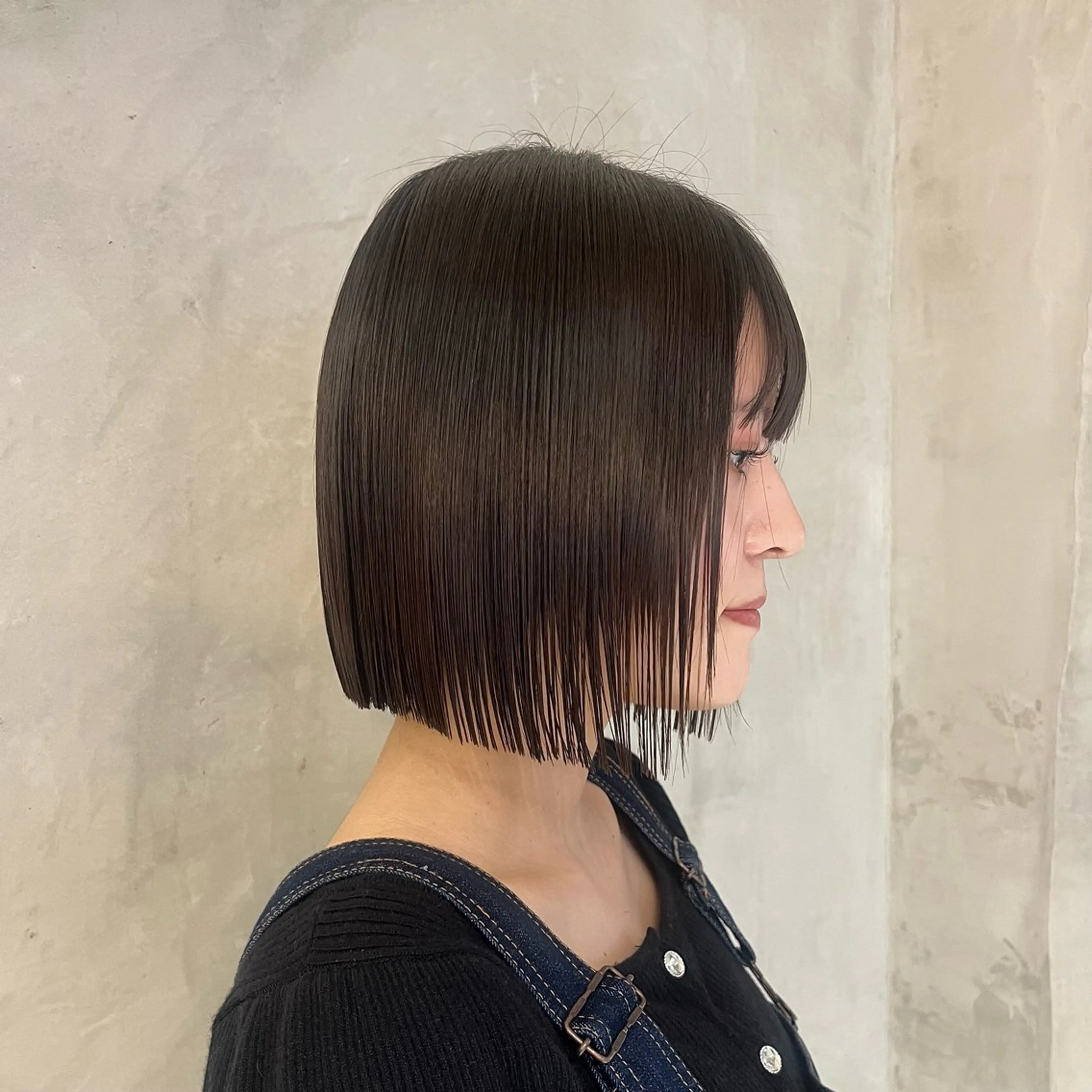 ミディアム カット トリートメント effect横浜所属・切りっぱなしボブ/ 艶カラー/綾莉のヘアスタイル