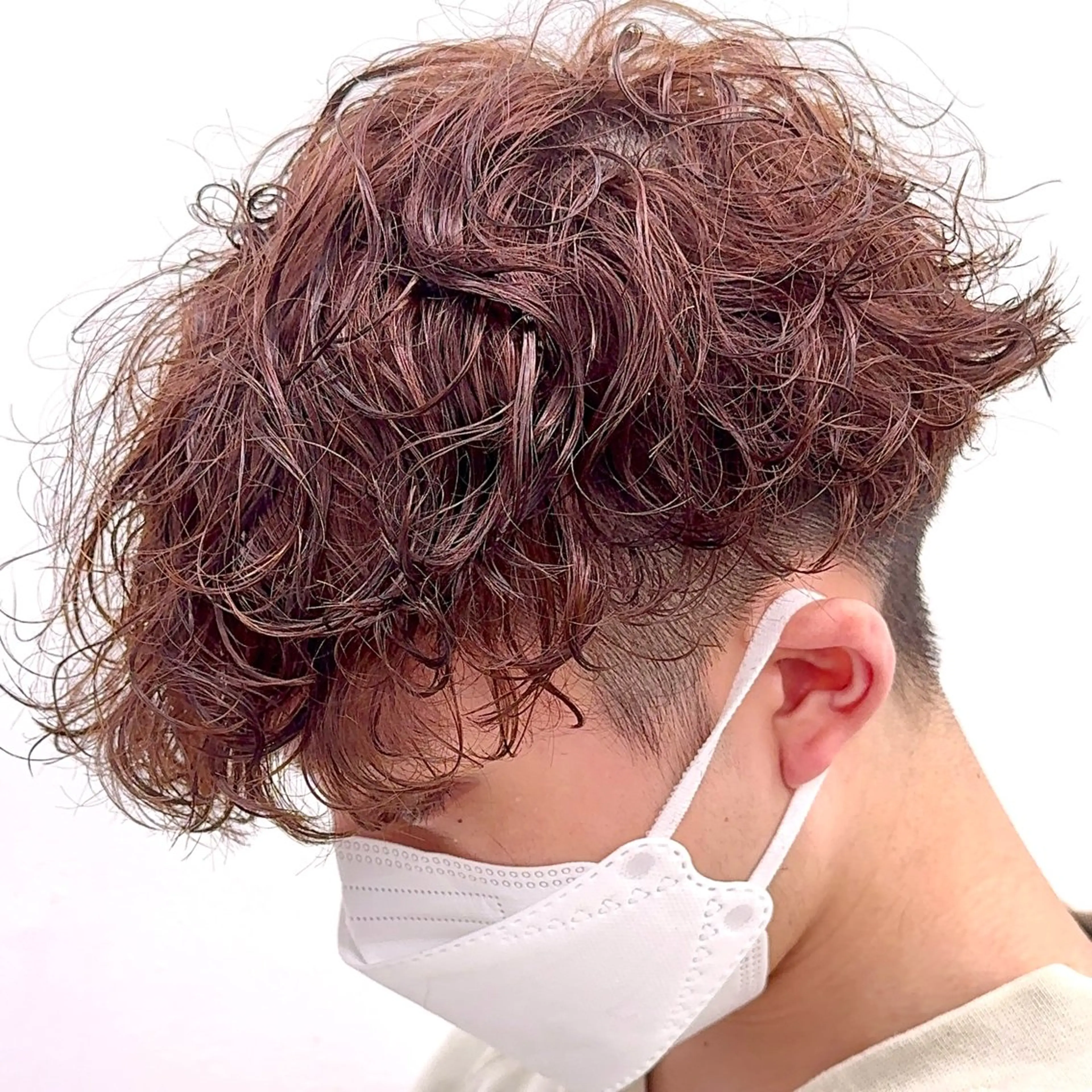 ショート パーマ ヘアアレンジ メンズ メンズパーマ プードルパーマ プードルパーマ カット ヘアカラー パーマ トリートメント ヘアセット 顔まわりカット の達人のヘアスタイル