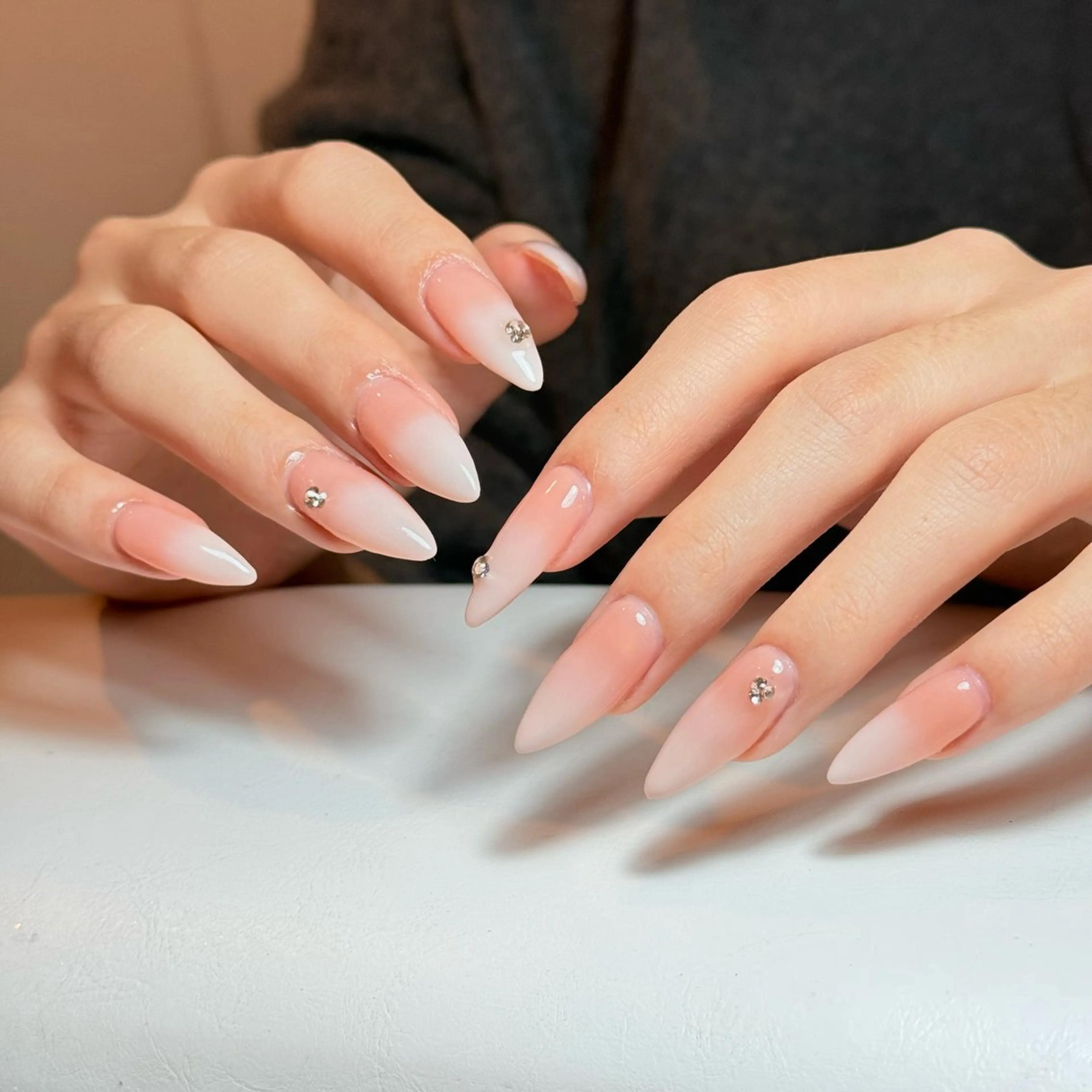 ネイル チークネイル フレンチネイル グラデーション キラキラネイル 韓国ネイル ハンドネイル Risa_ Nailのネイルデザイン