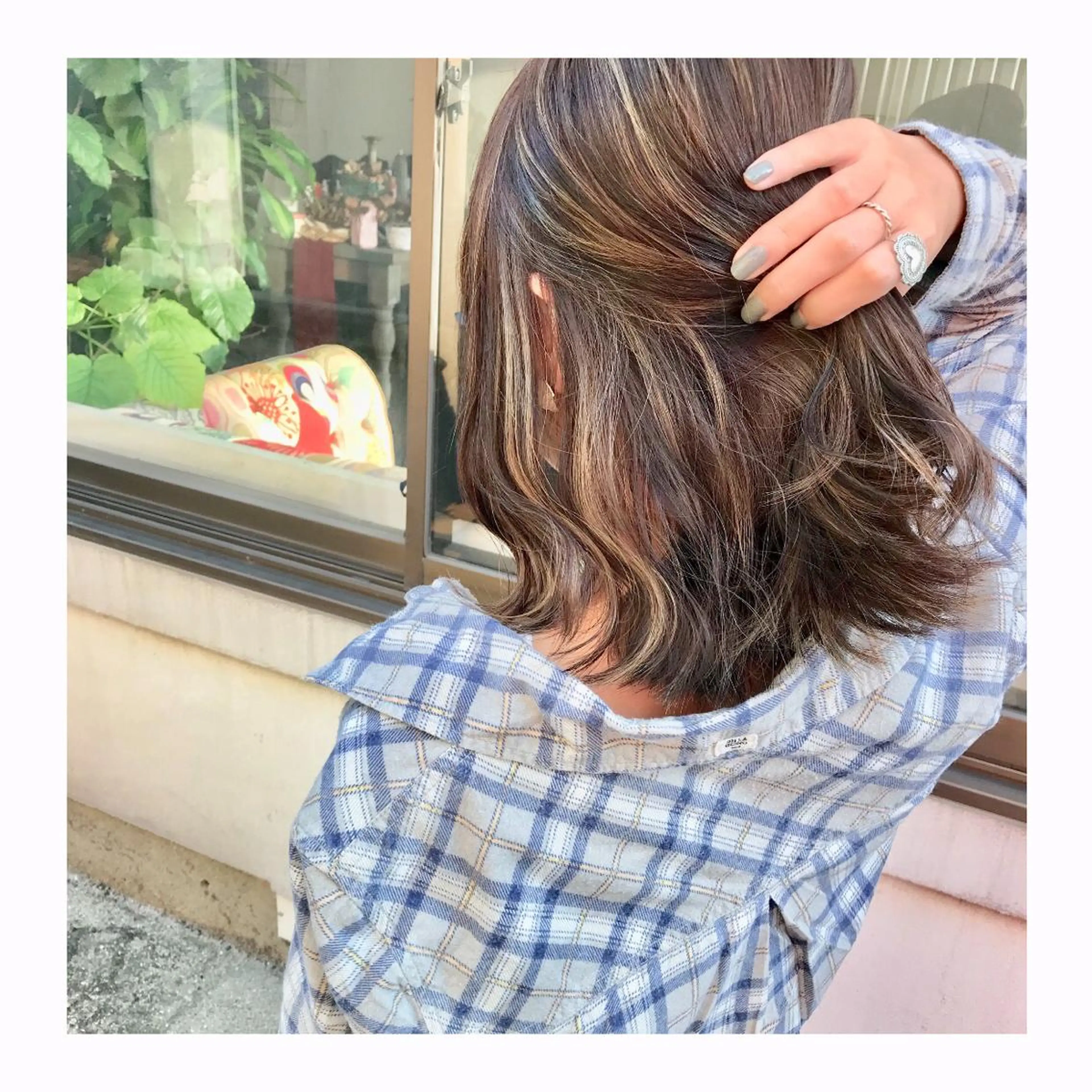 ミディアム カラー ヘアアレンジ ベージュカラー ブリーチ グラデーションカラー ハイライトカラー ハイライト Mariana/ 鶴原-ハイライトのヘアスタイル