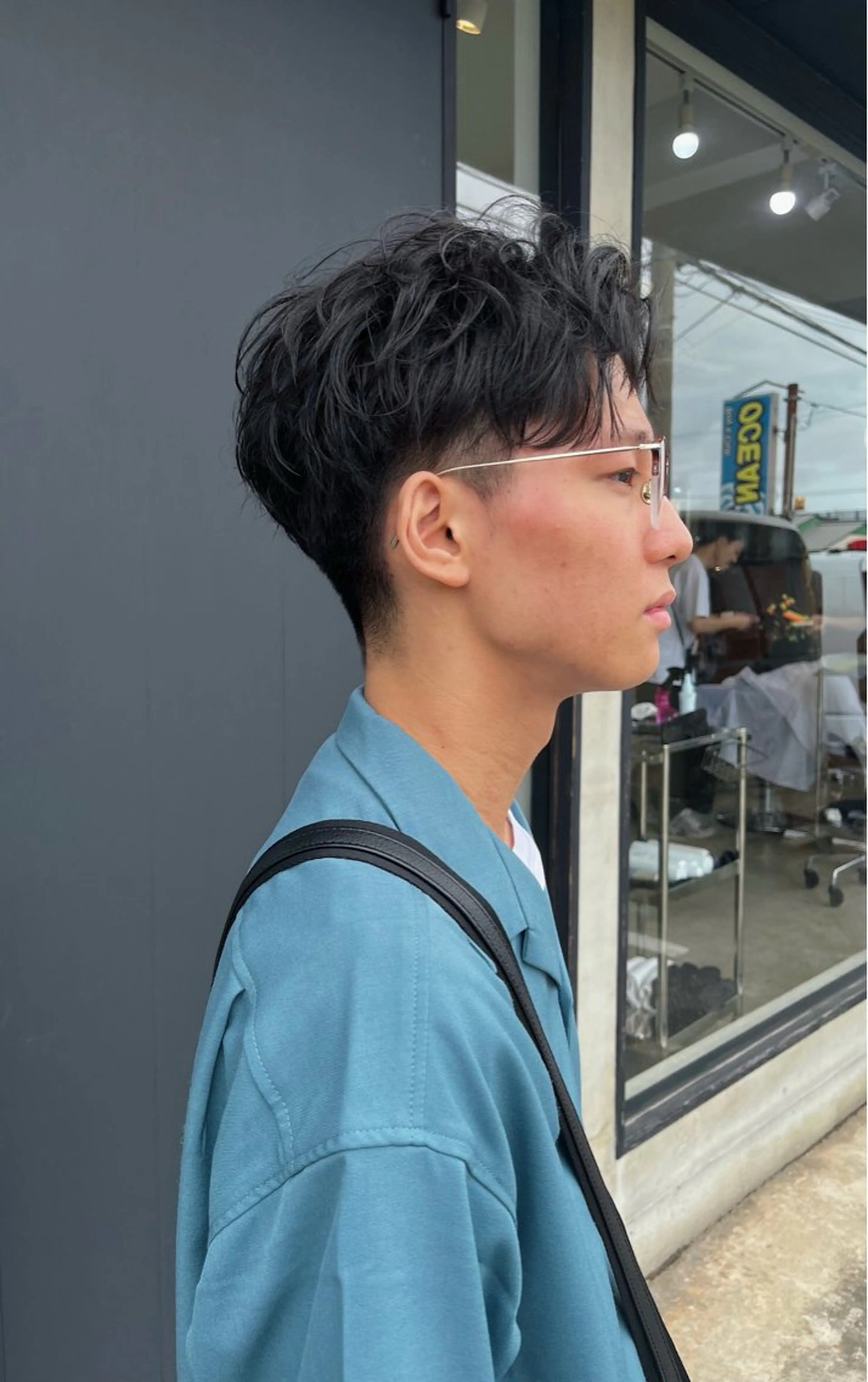 メンズ アップバング 荒川泰輝/オリーブ カラー/透明感カラーのヘアスタイル