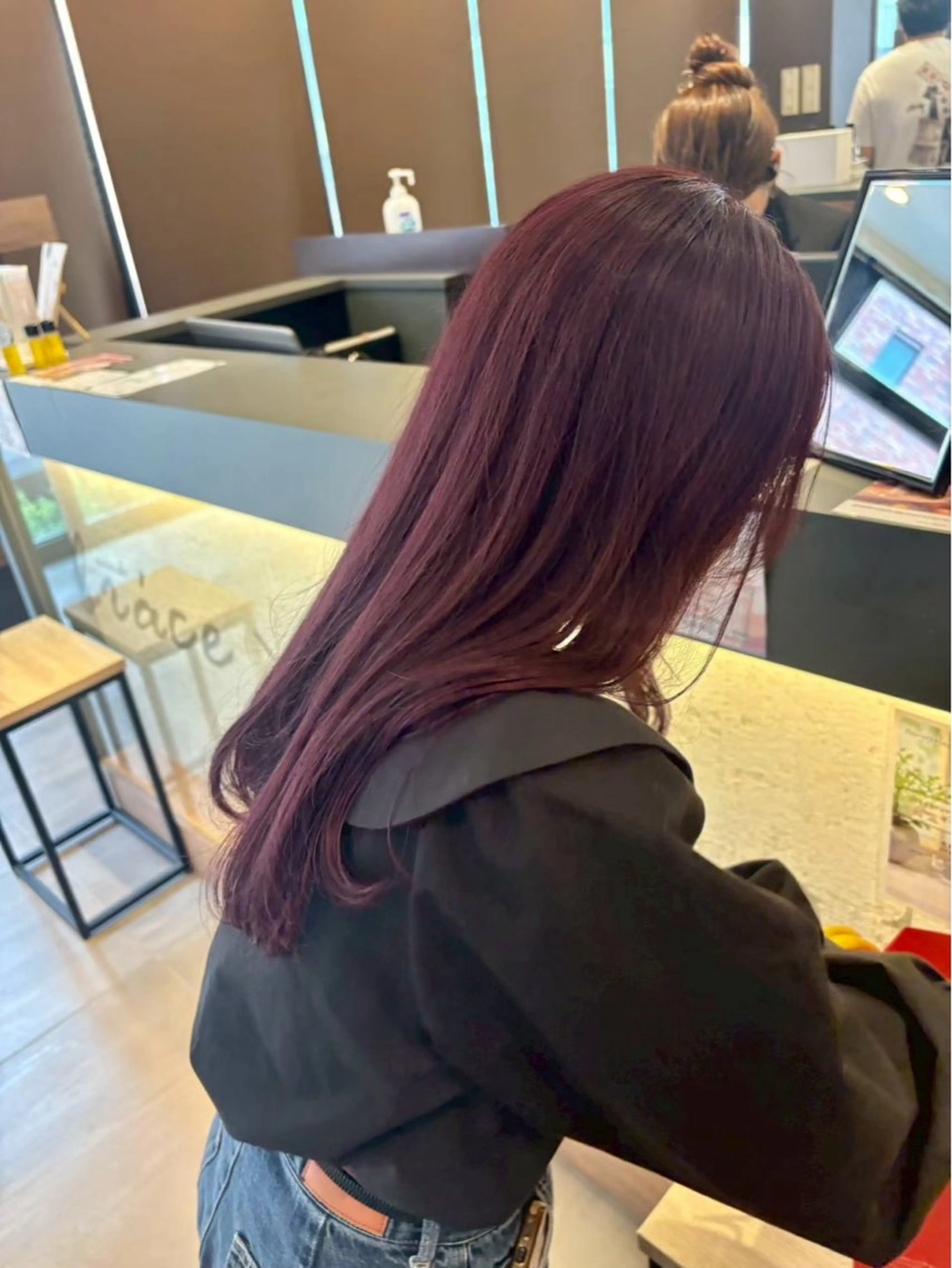 セミロング わだ まゆのヘアスタイル