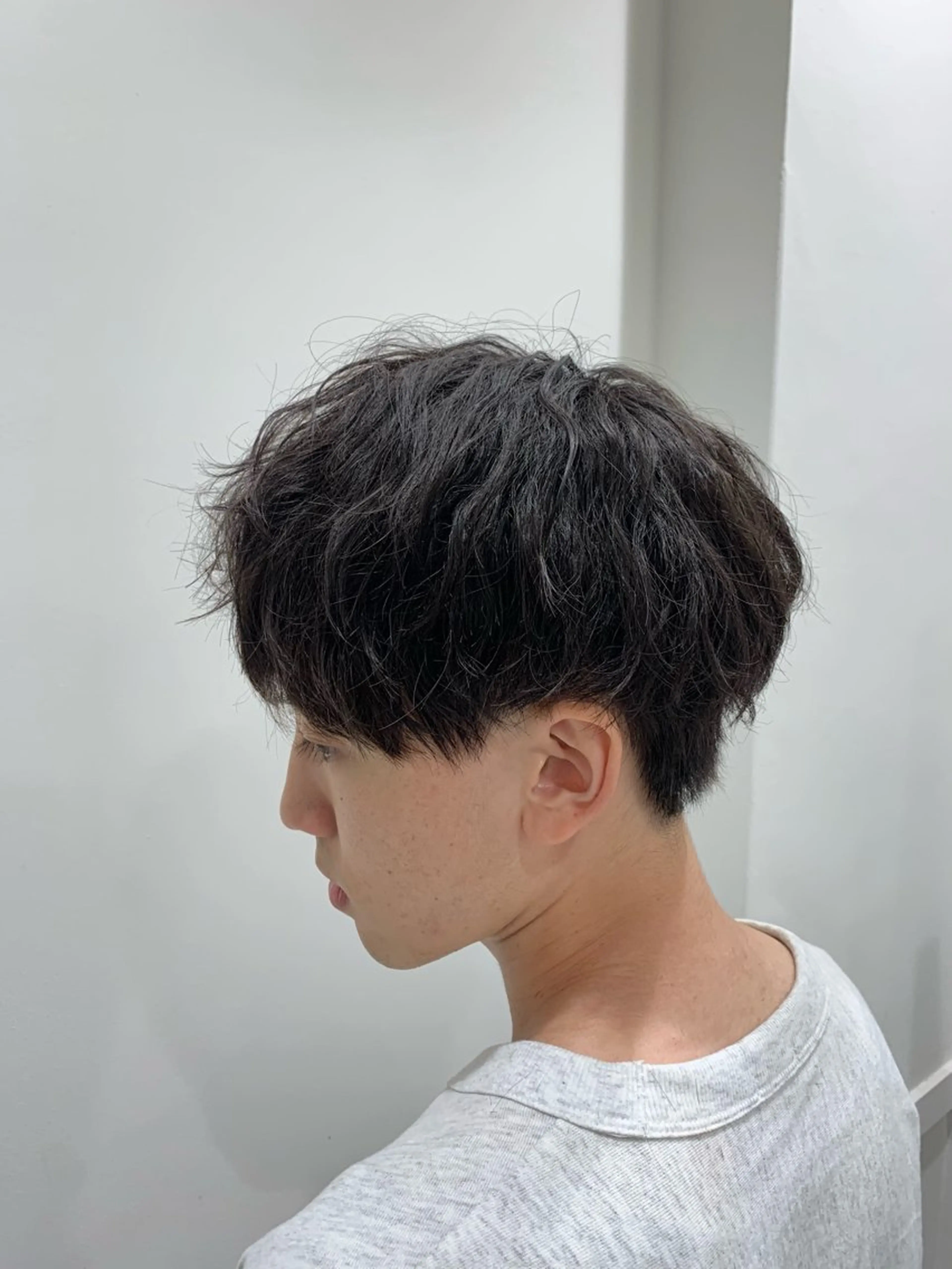 ショート パーマ メンズ アップバング メンズブリーチ センターパート フェードカット フェザーパーマ カット パーマ トリートメント クセを最大限に活かす メンズパーマ奈良大祐のヘアスタイル