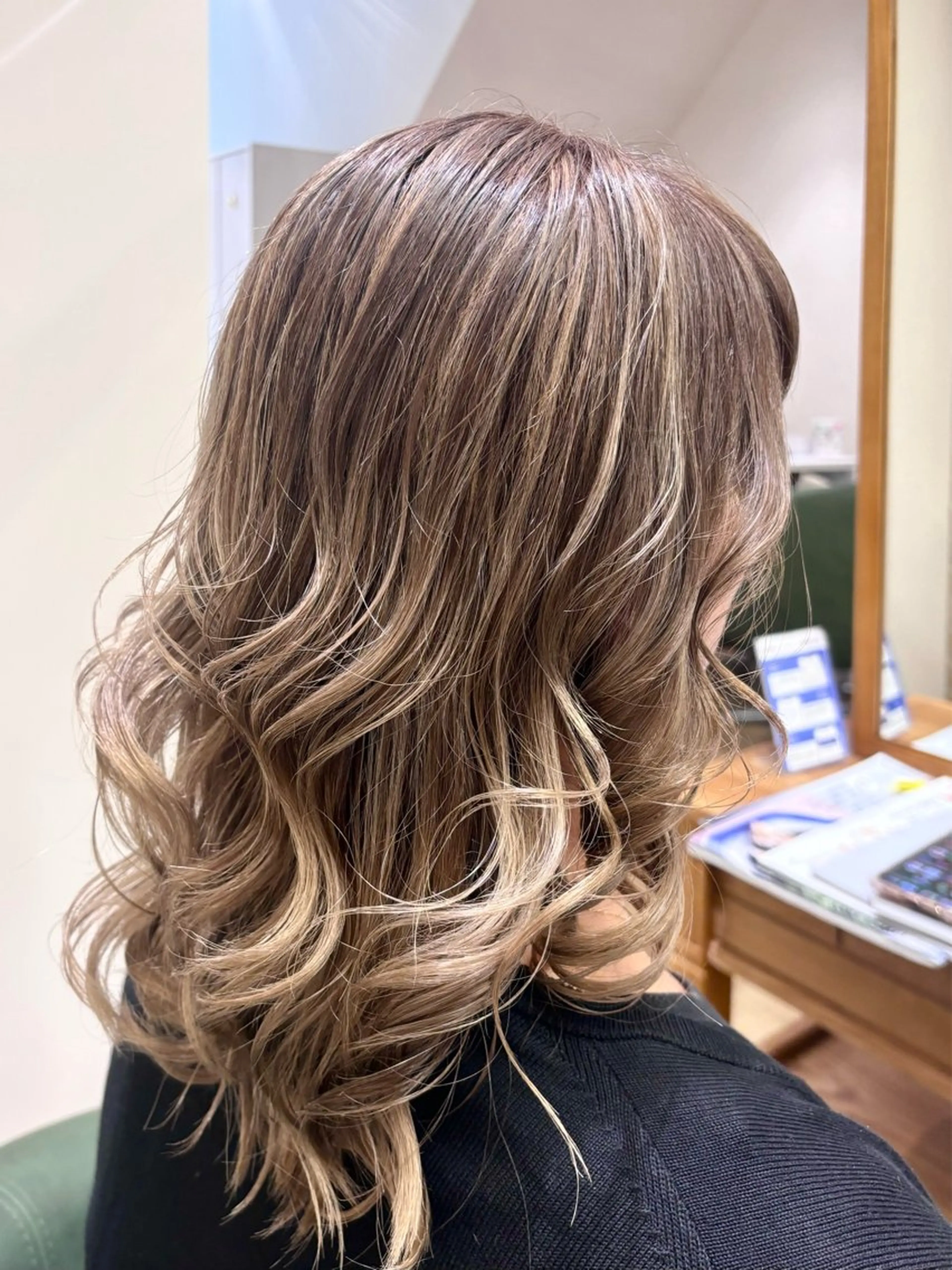 セミロング カラー 古川 琴美のヘアスタイル