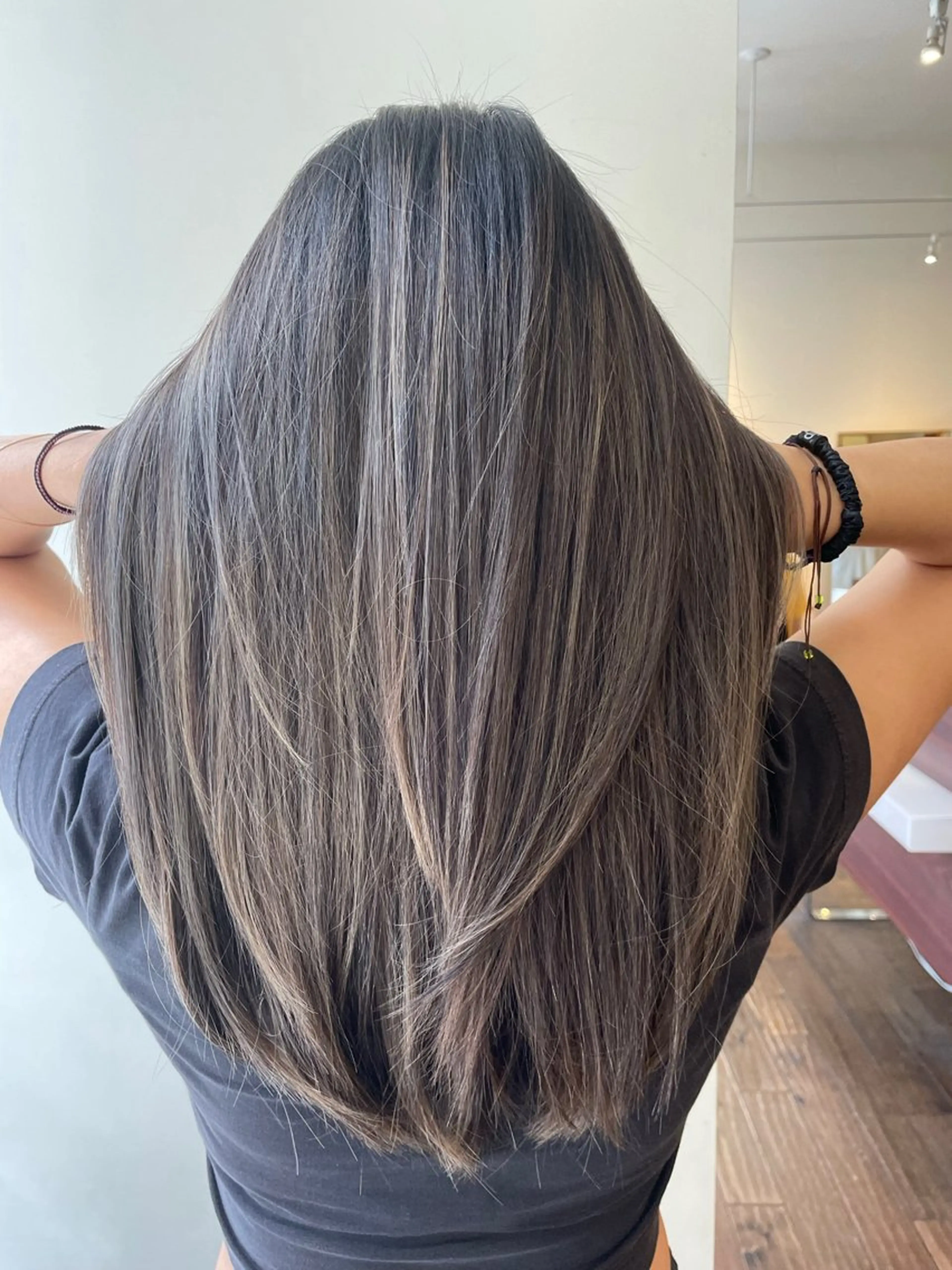 ロング AFLOAT SAYURIのヘアスタイル