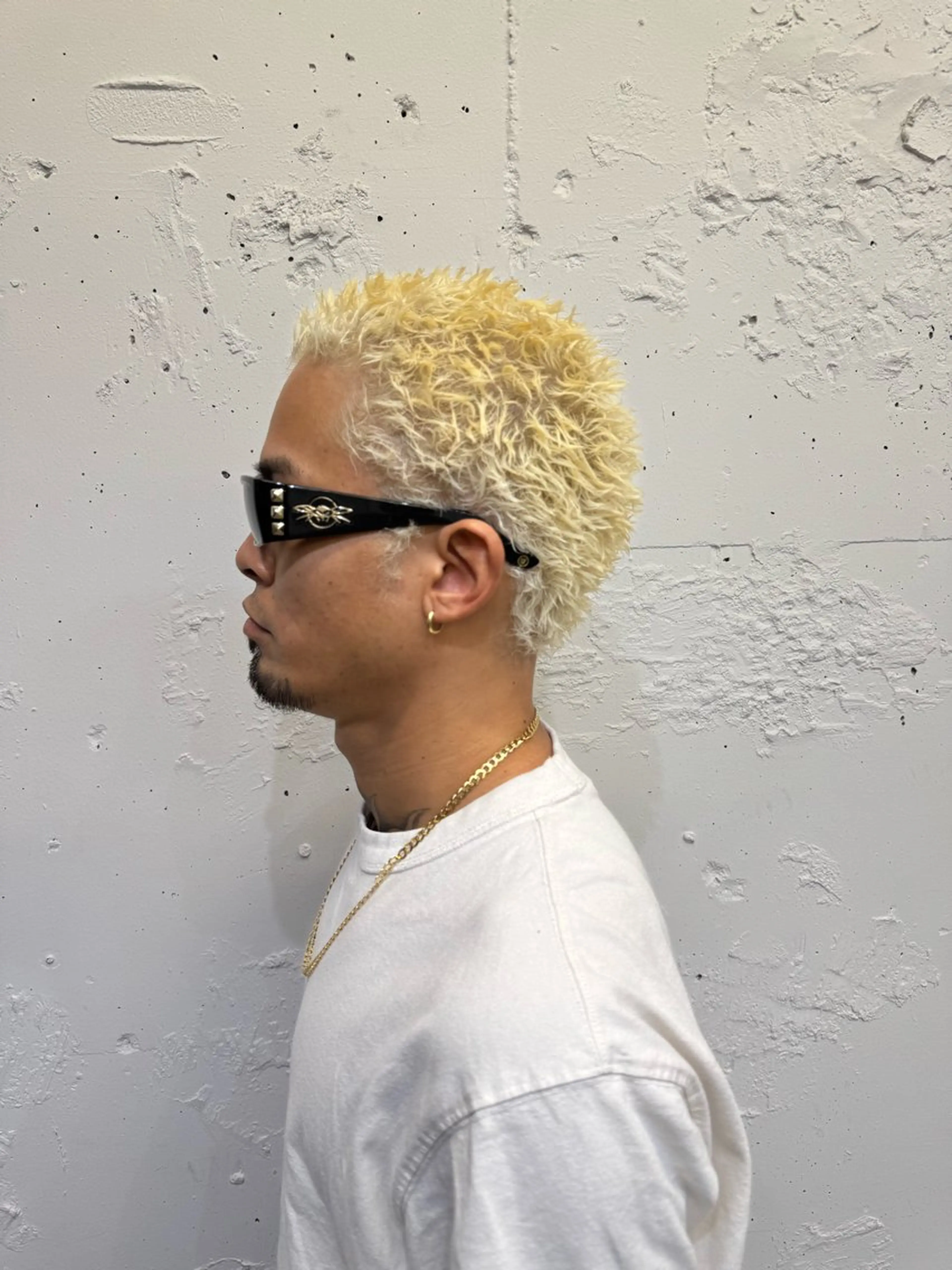 ショート カラー パーマ メンズ センターパート ダウンパーマ フェードカット メンズハイライト メンズパーマ カット ヘアカラー パーマ 💈メンズ特化💈 TASUKUのヘアスタイル