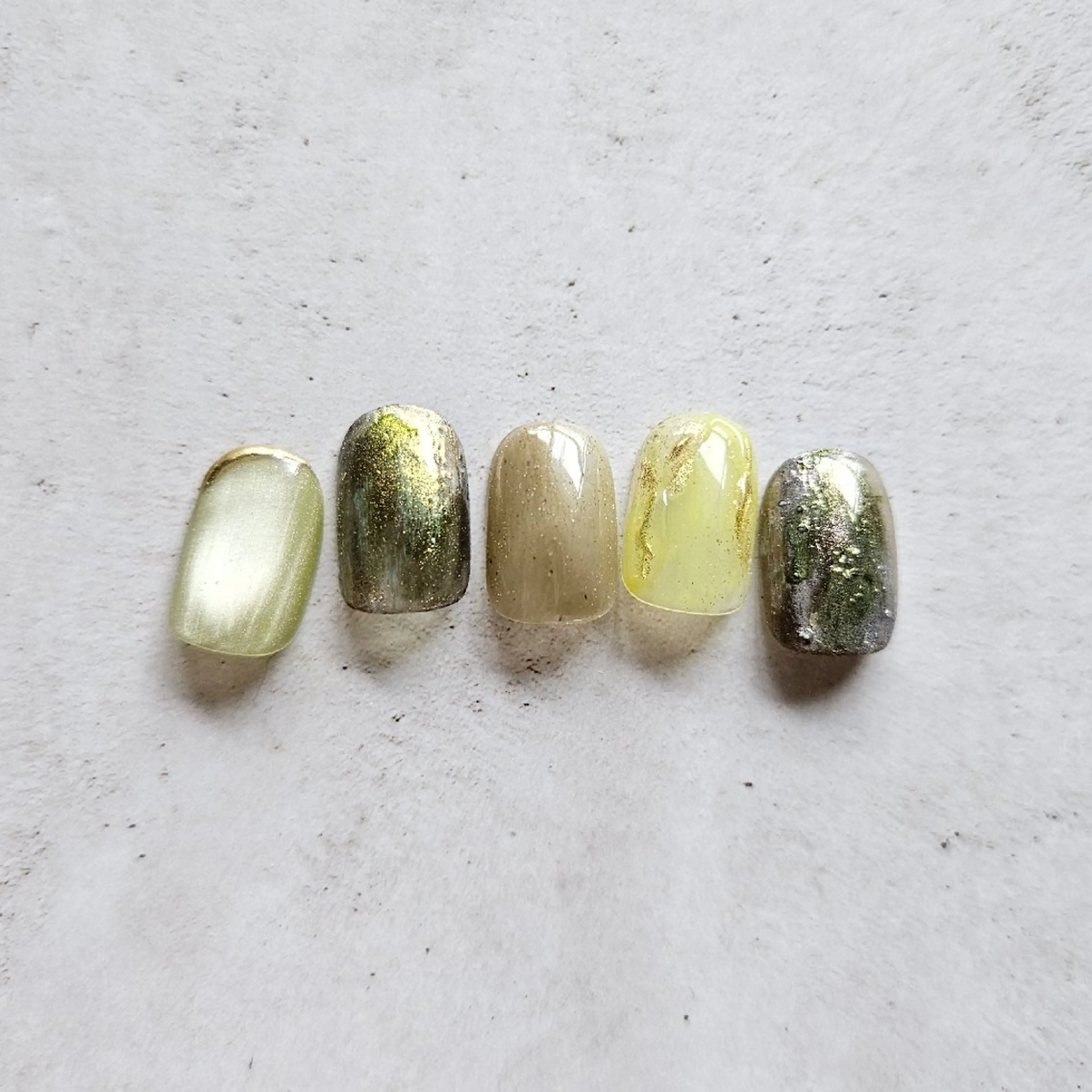 ネイル グリーン マグネットネイル ニュアンスネイル ハンドネイル Nailsalon manoのネイルデザイン