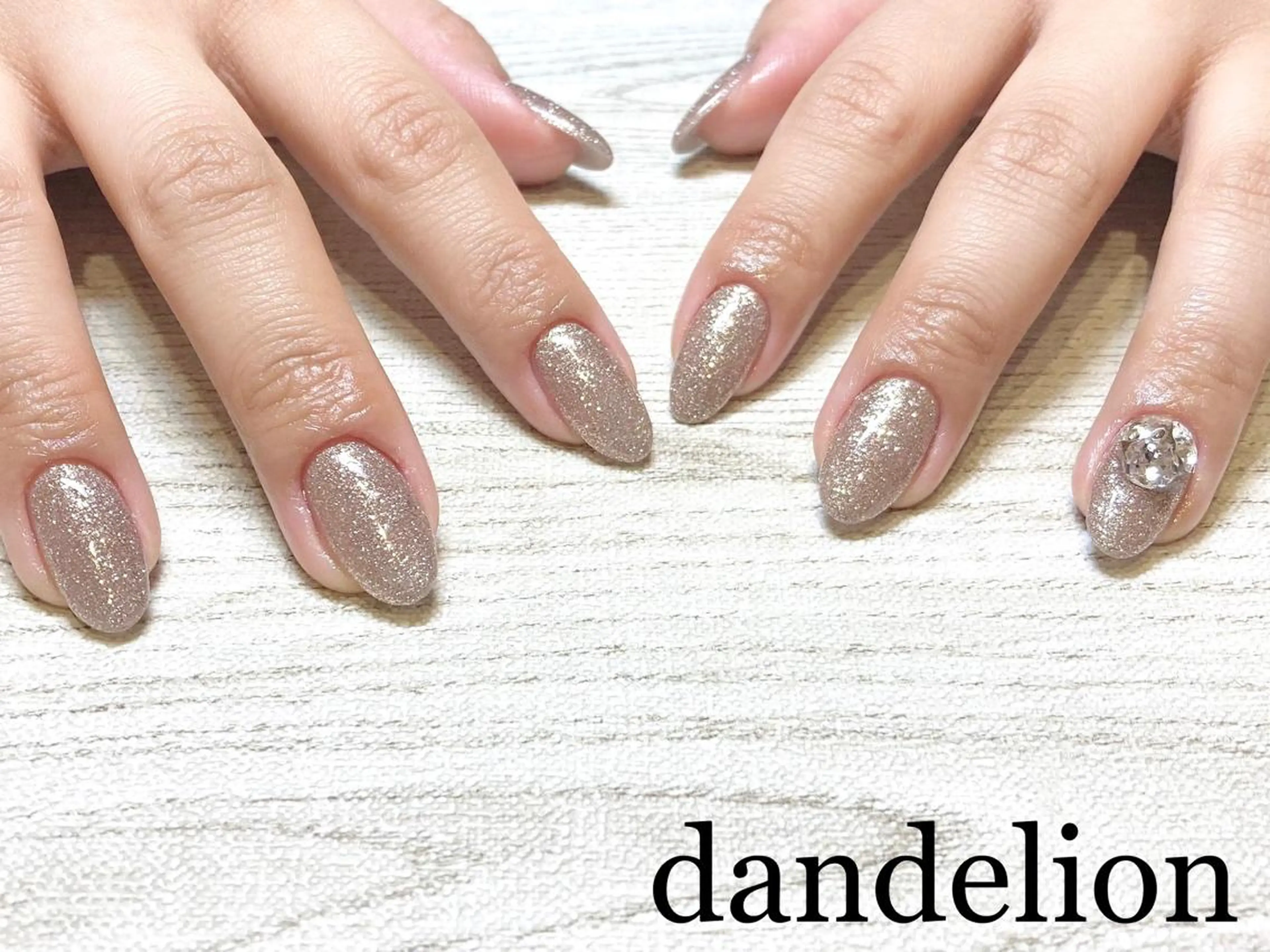 ネイル フラッシュネイル ハンドネイル ハンドケア dandelion ダンデライオンのネイルデザイン