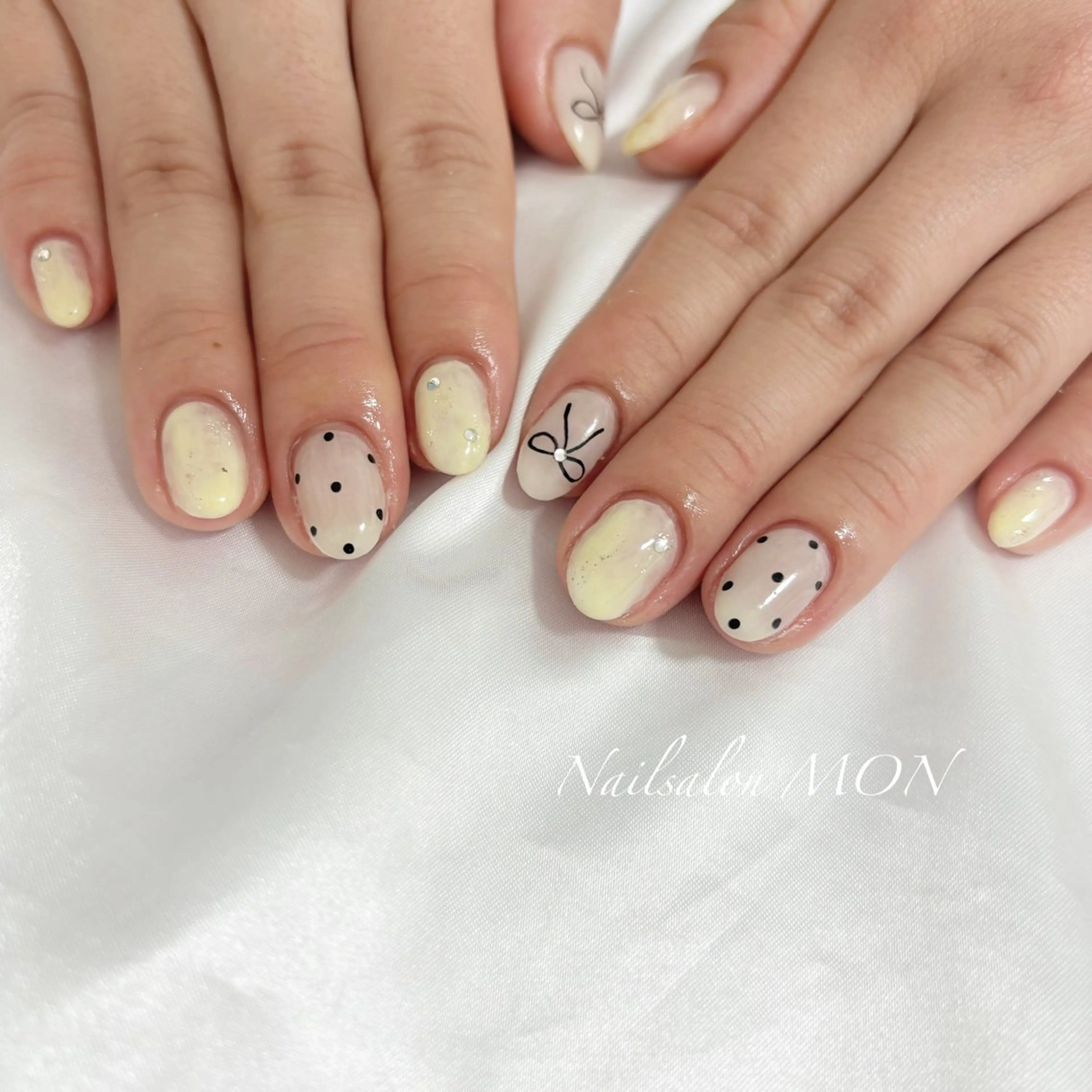ネイル ストーンネイル ハンドネイル Nailsalon MONのネイルデザイン