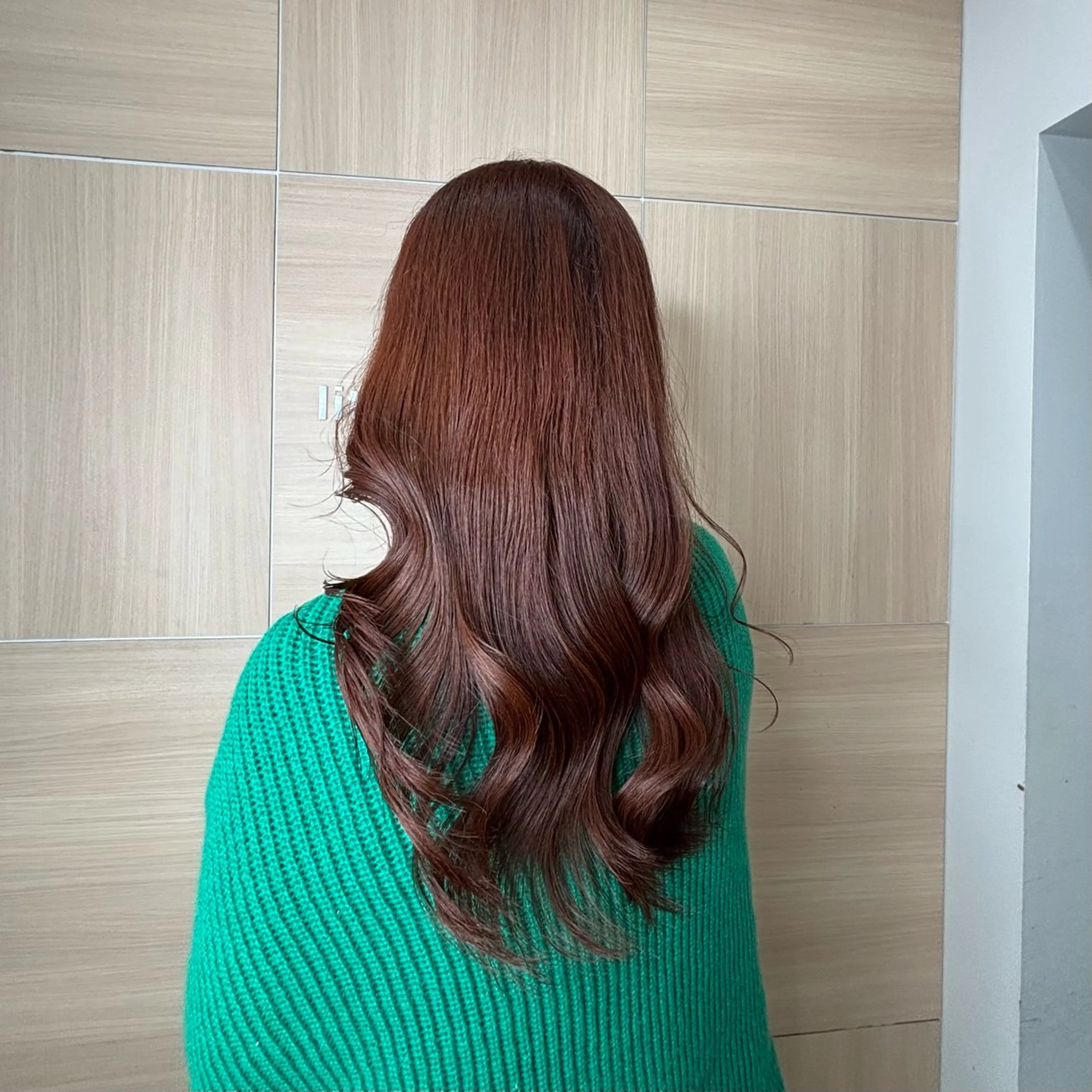 【秋冬限定‼️】【暖色カラーで温かみのある艶髪に🍁】暖色系ケアカラー➕整えカット➕Aujuaトリートメント🫧の写真