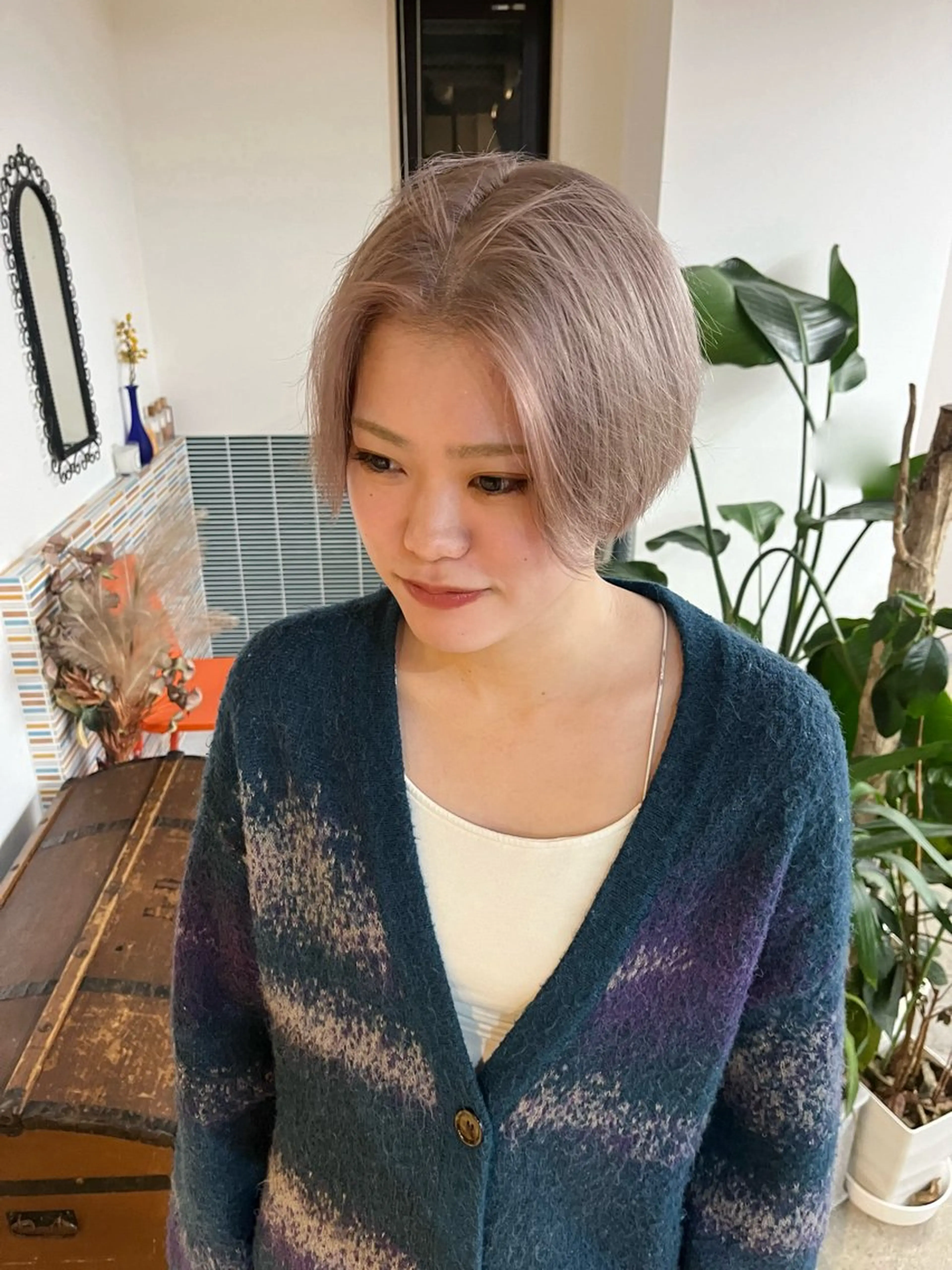 ショート カラー ベージュカラー ブリーチ ホワイトベージュ カット ヘアカラー トリートメント 🩷ハイトーン透明感 レイヤー🩷ユリカのヘアスタイル