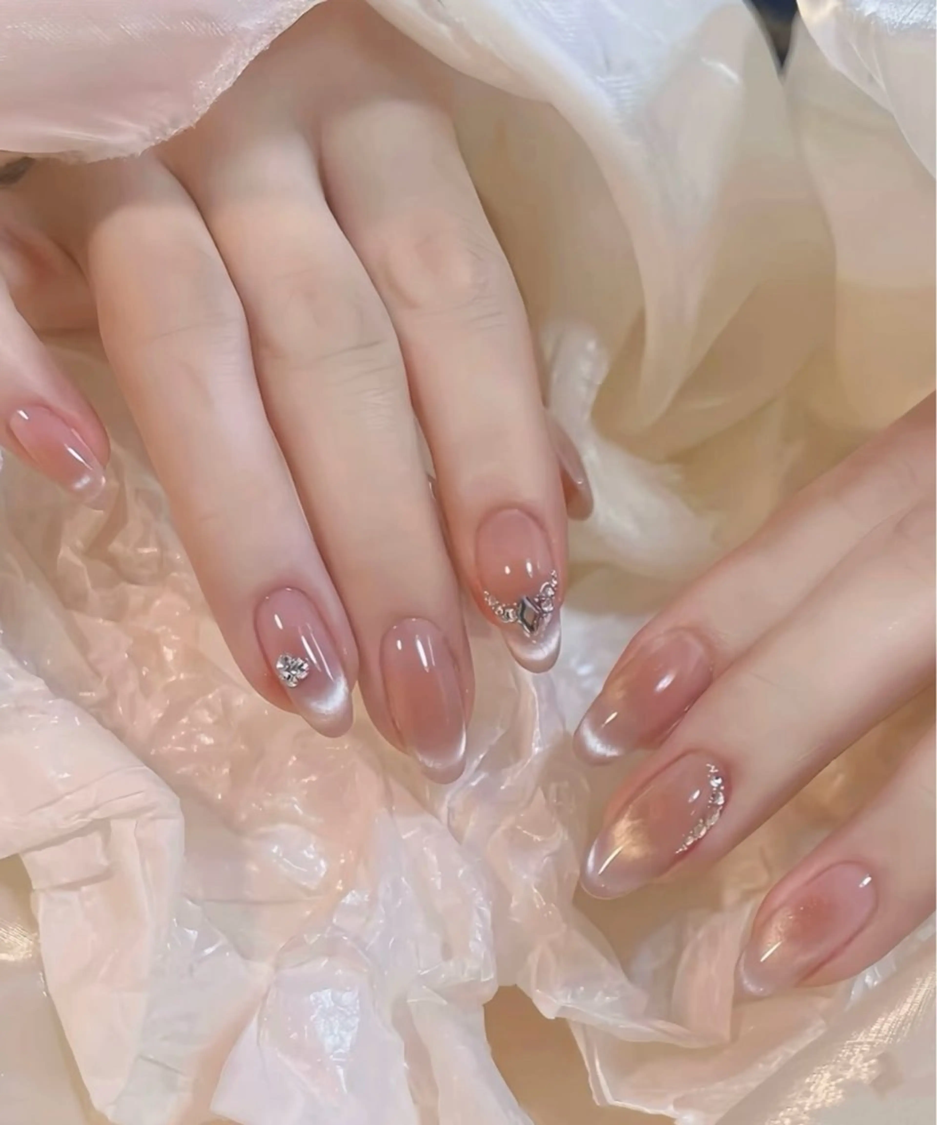 ネイル チークネイル 長さ出し フラワーネイル フレンチネイル ガーリー sun nail池袋 モデル募集のネイルデザイン