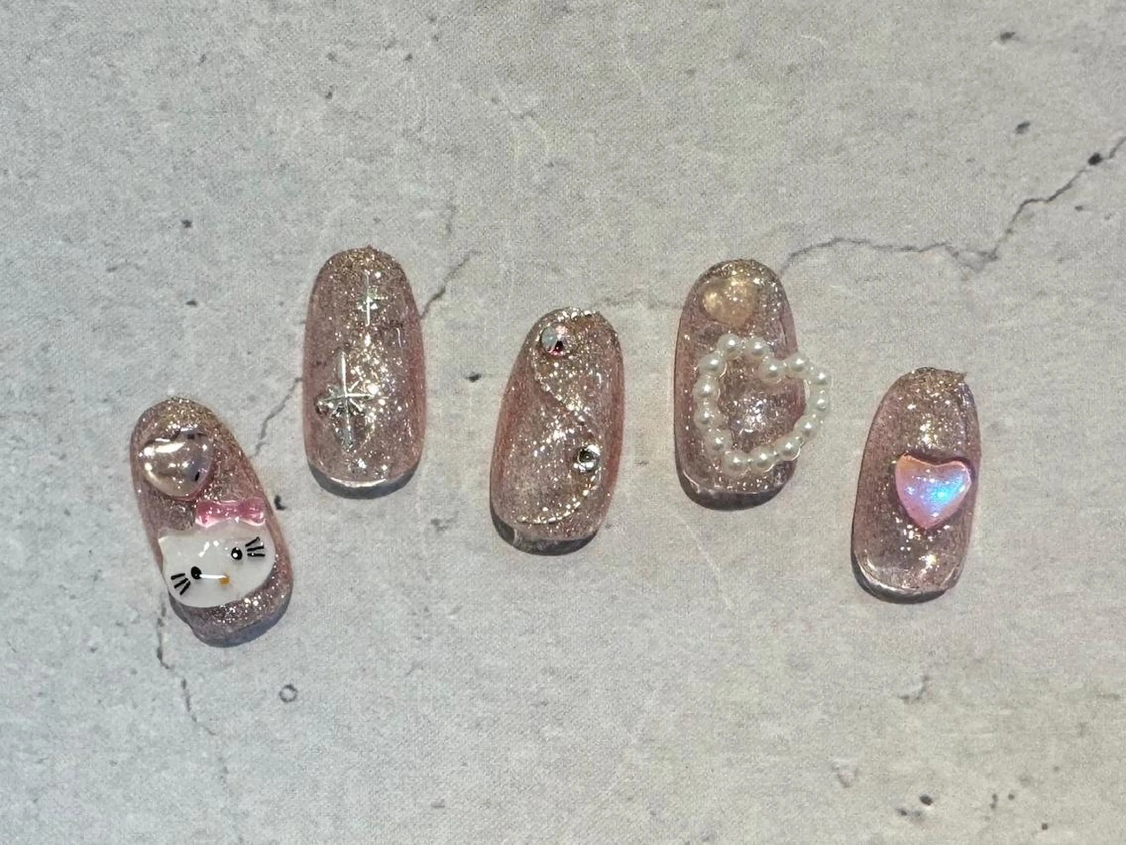 ネイル 【尾下】 ロイヤル•セラピストのネイルデザイン