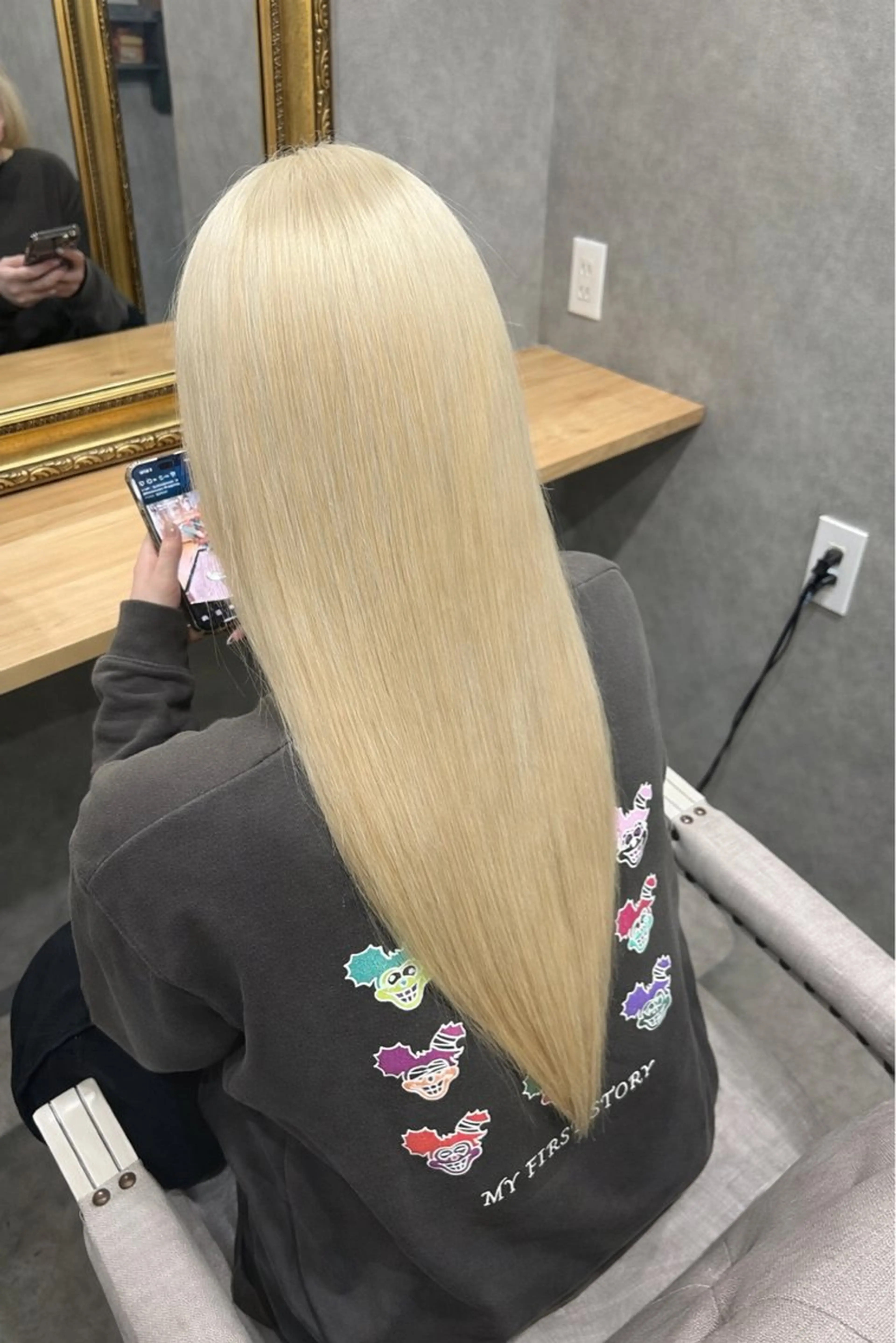 ロング カラー ブロンド ホワイトブロンド ヘアカラー トリートメント ミルクティー職人× HIROSEのヘアスタイル