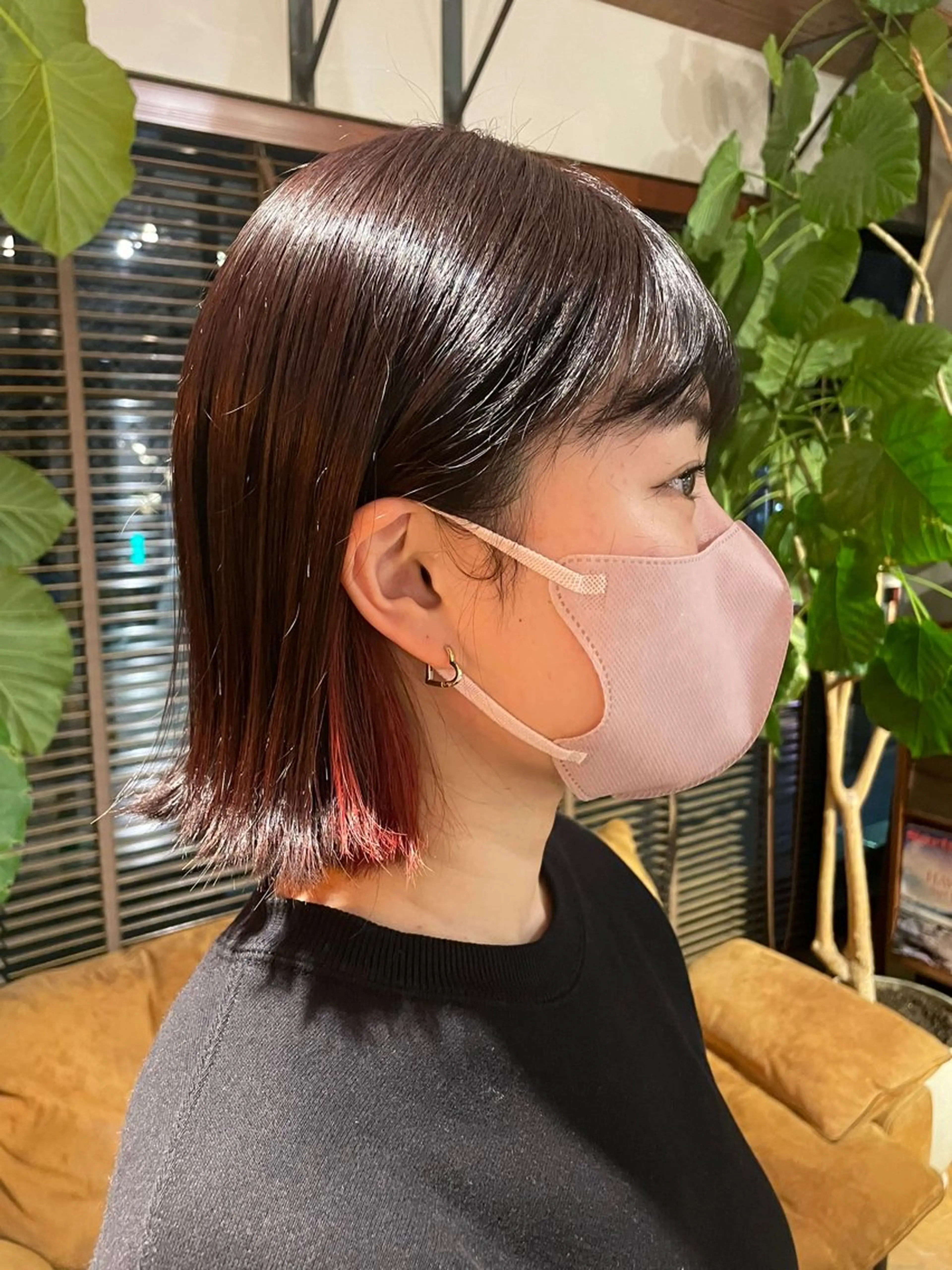 イヤリングorインナーカラー（ブリーチ＋オンカラー）の写真