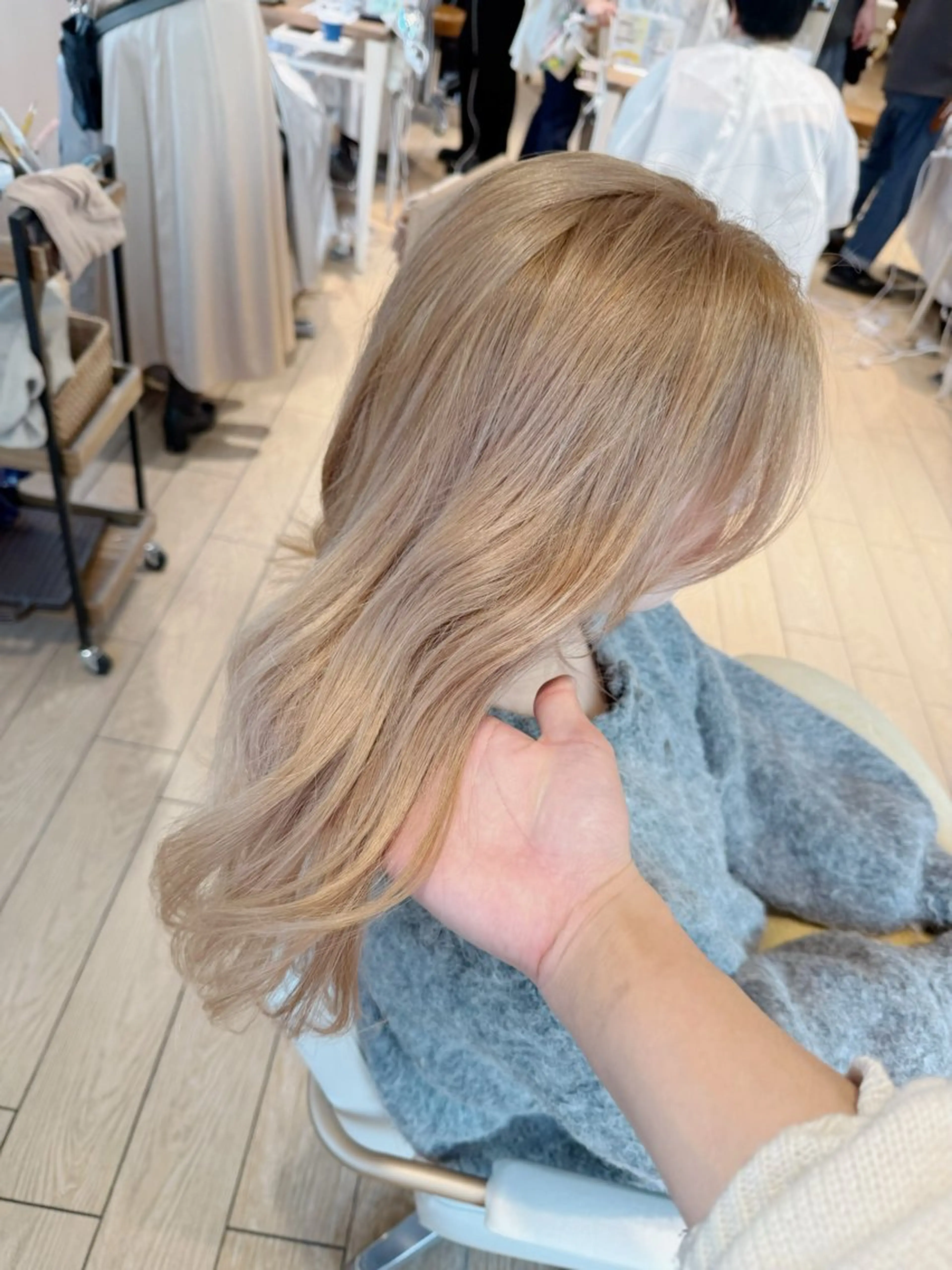 セミロング カラー ブリーチ ケアブリーチ トリートメント 顔まわり/似合わせひ し形シルエット/難波のヘアスタイル