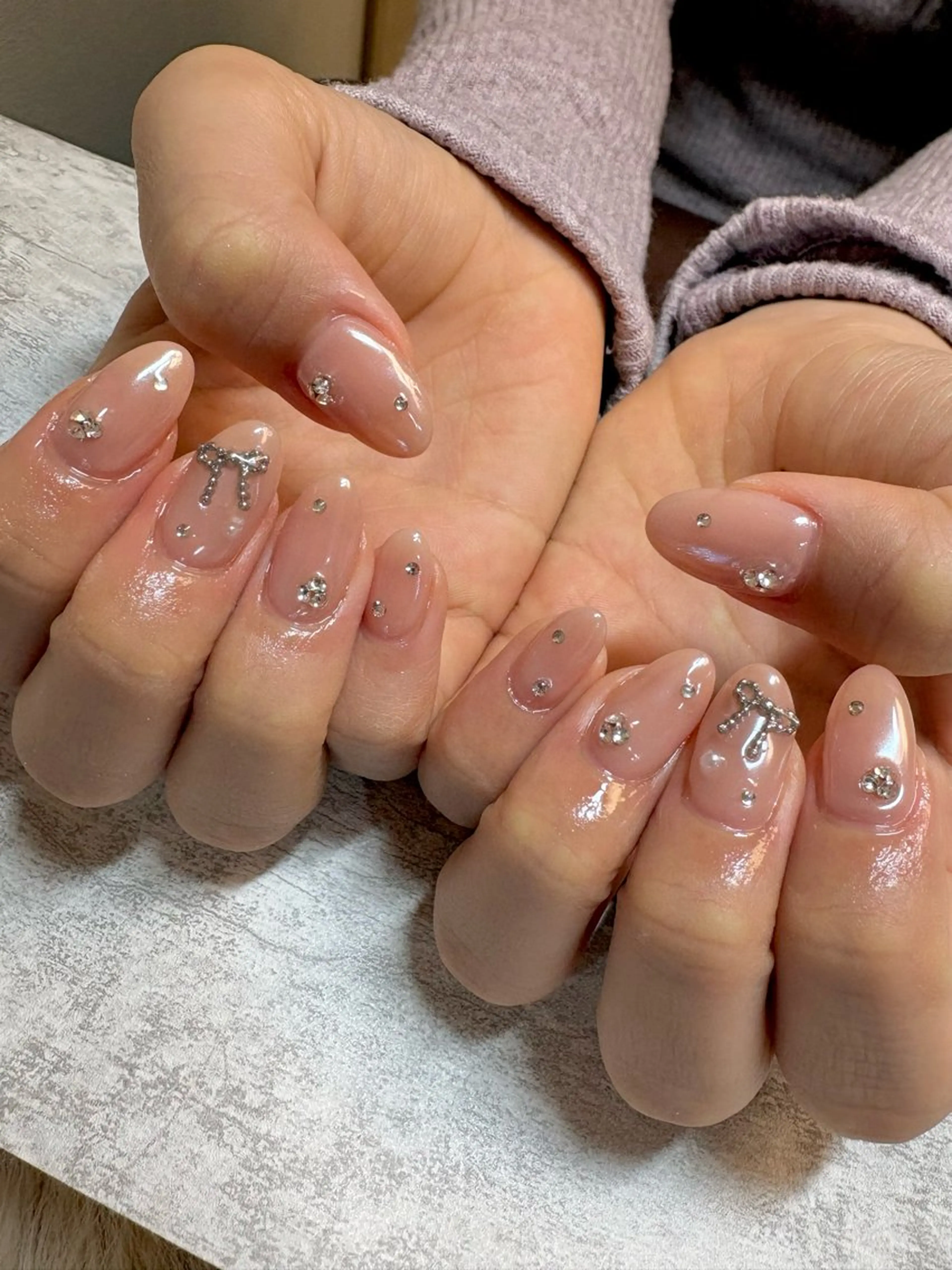 ネイル アートネイル 持ち込み ストーンネイル ホワイト BEAUTY GARDEN 【nail salon unseul】所属・nana .のネイルデザイン