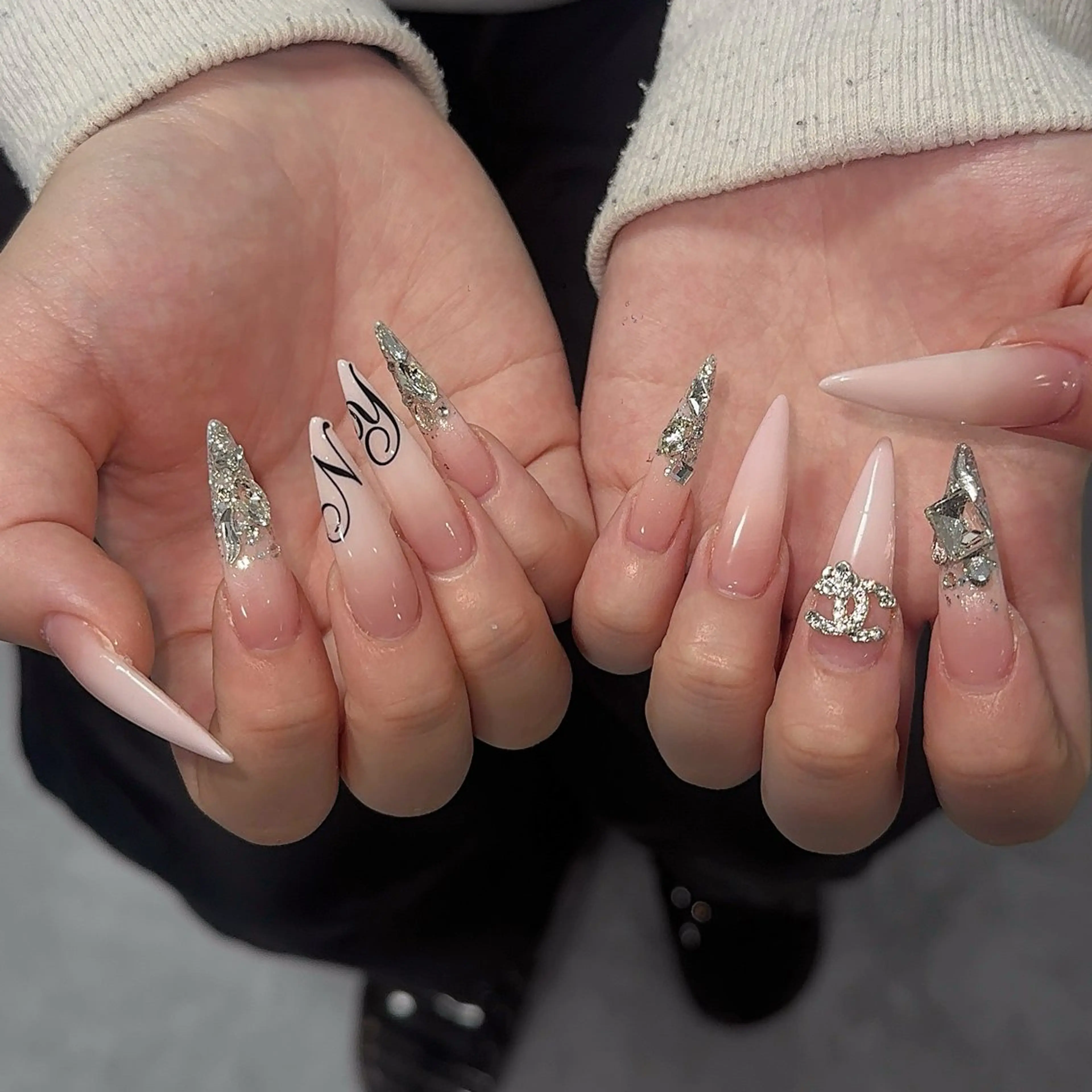 ネイル チークネイル フレンチネイル ガラスフレンチ グラデーション キラキラネイル ハンドネイル LilyLala Nailsalonのネイルデザイン