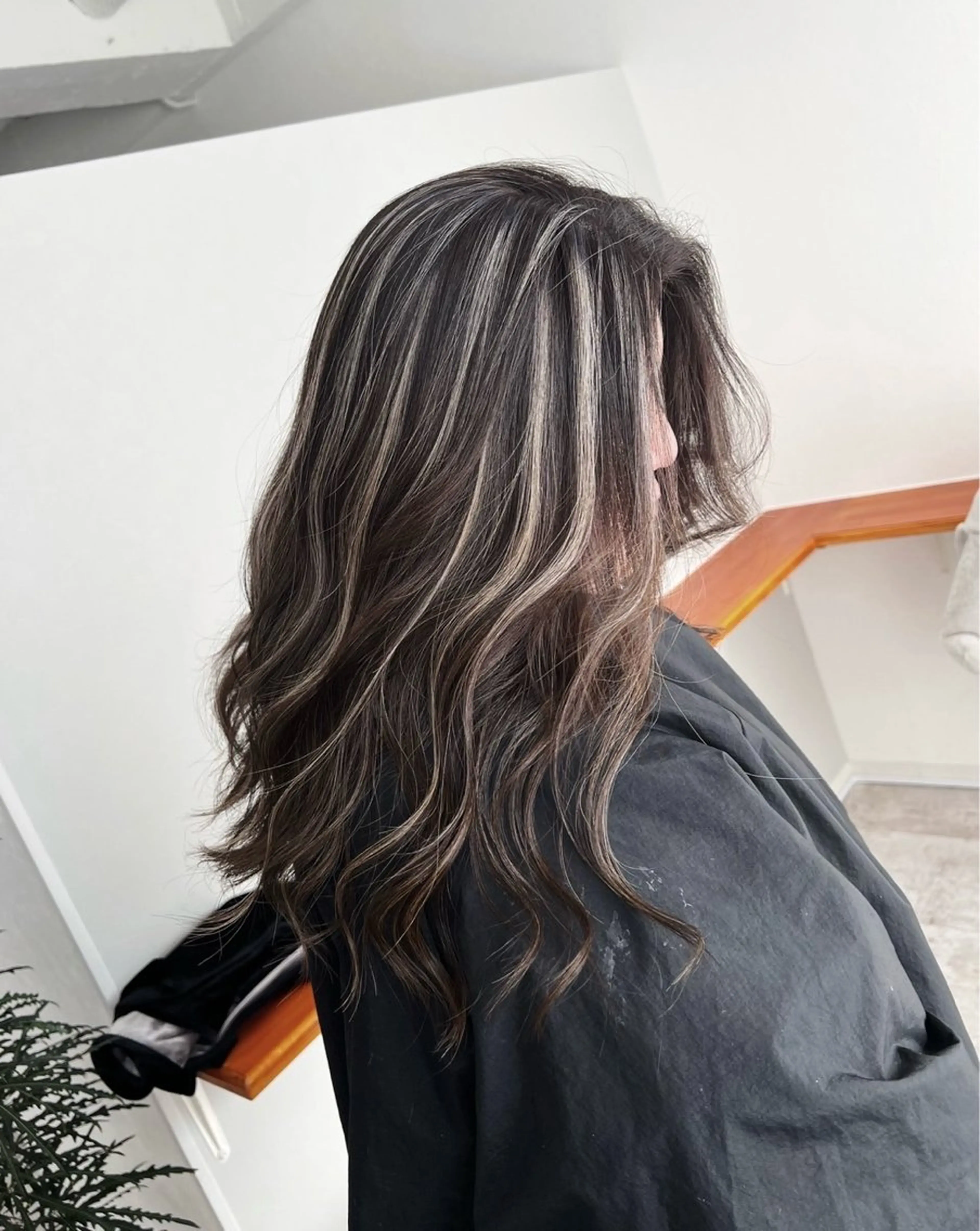 セミロング カラー ダークグレー ダークグレージュ グレージュ ハイライトカラー ハイライト ヘアカラー トリートメント ROBIN所属・指名数No.1 /NAOYAのヘアスタイル