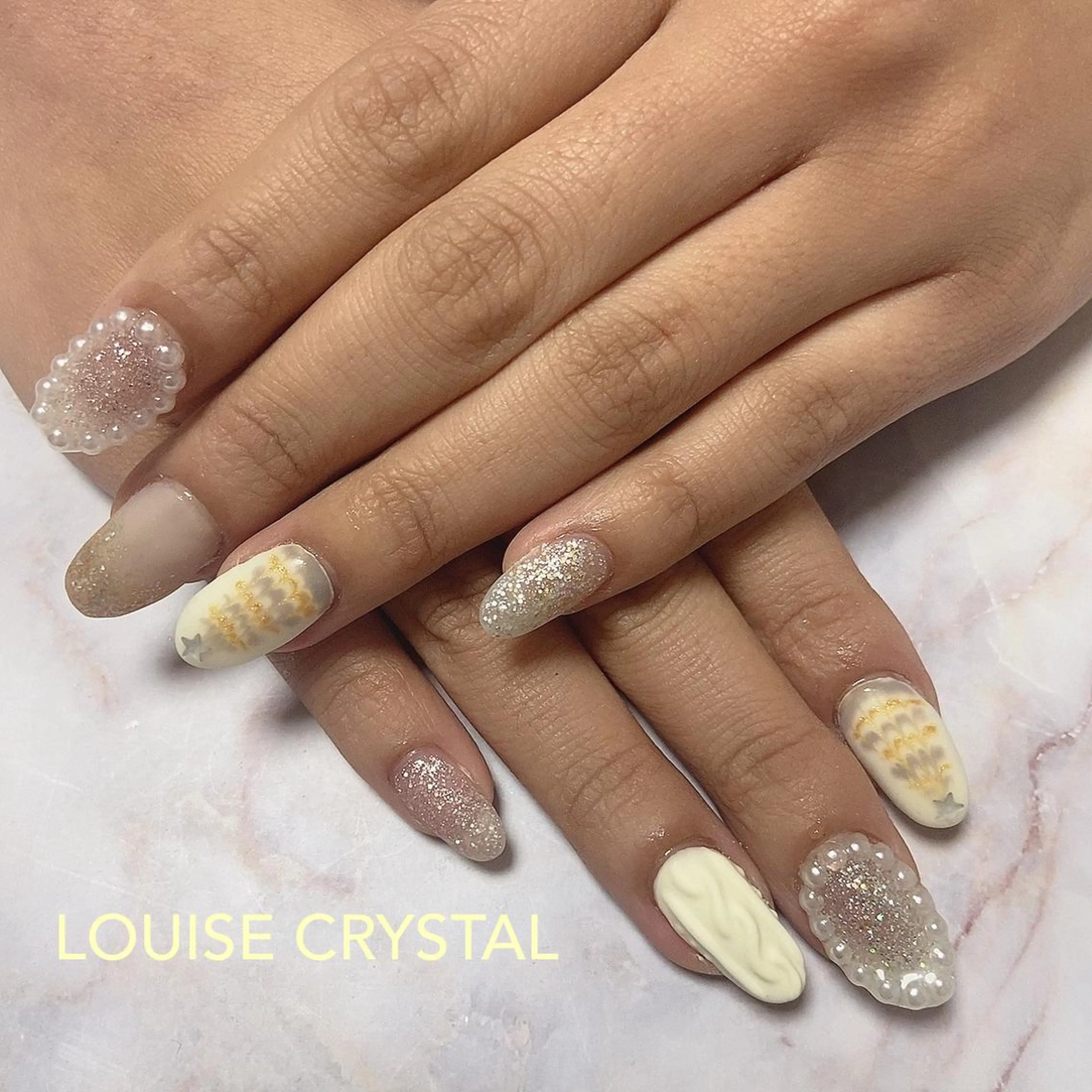 ネイル ハンドネイル LOUISE CRYSTALのネイルデザイン