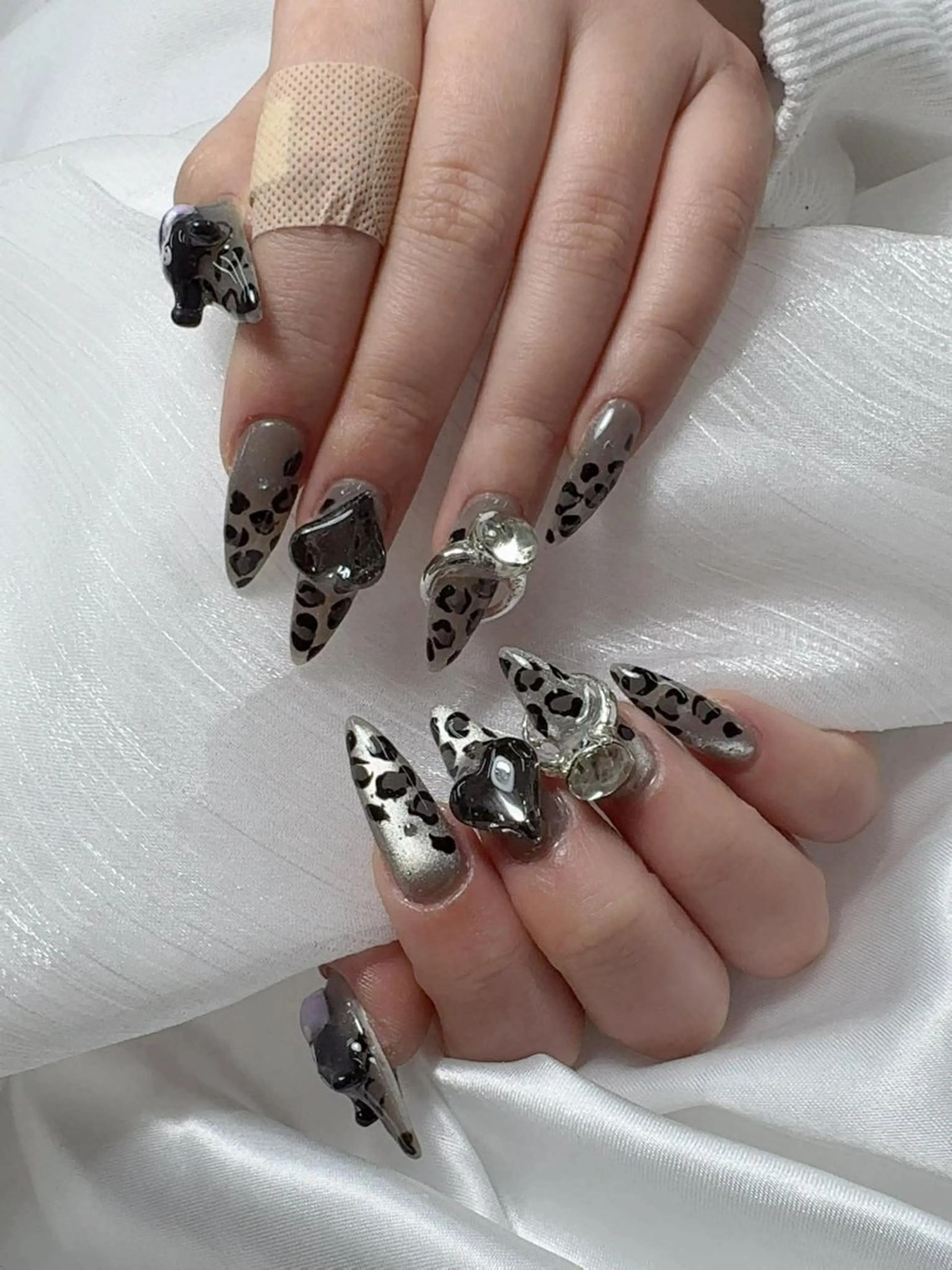 ネイル フレンチネイル グラデーション 韓国ネイル マグネットネイル ミラーネイル ハンドネイル Squeen Nailのネイルデザイン