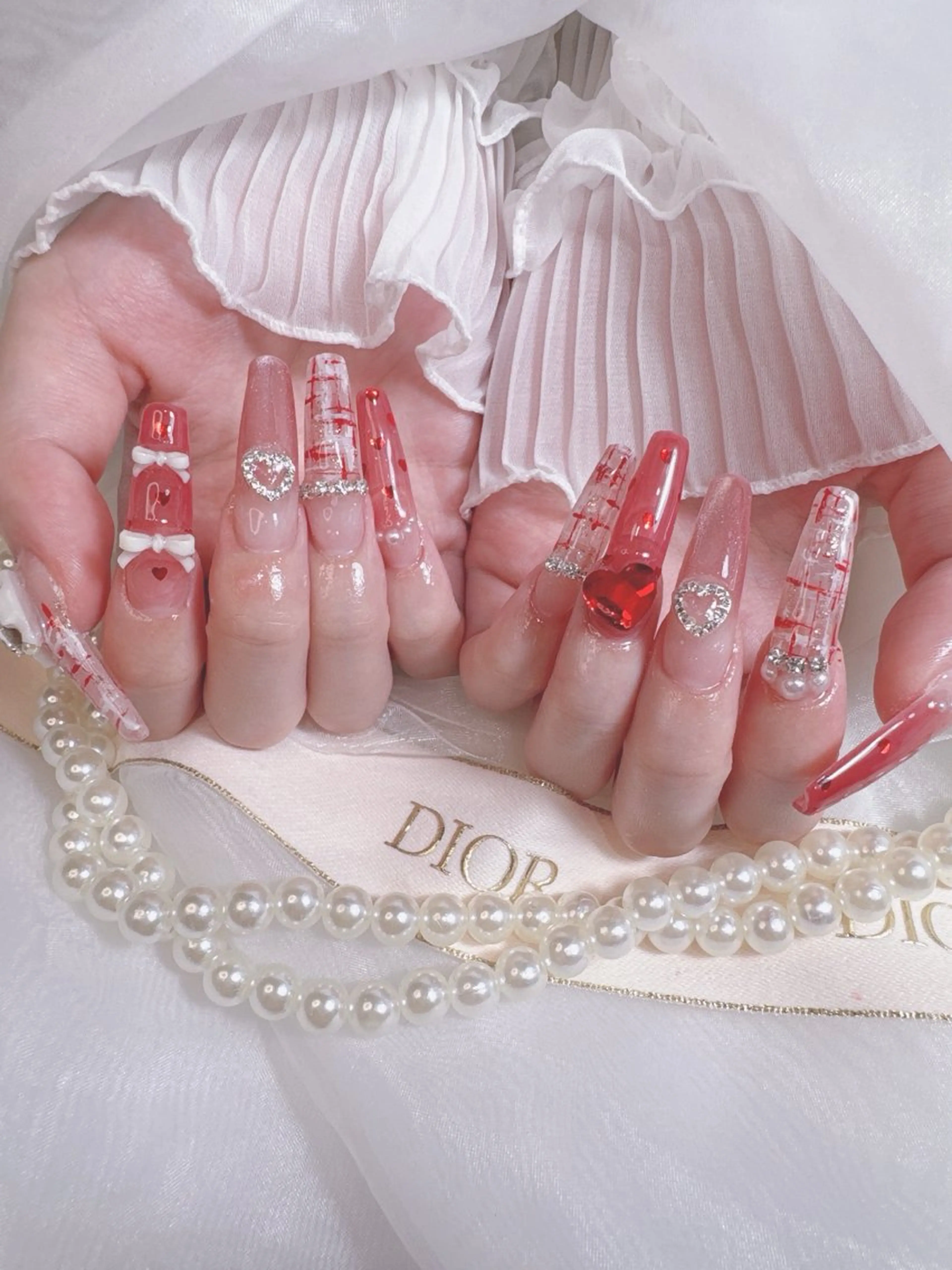 ネイル ガーリー ゴールド ハート 赤色 リボン ハンドネイル Anela🪞アネラ 久屋大通🫧EMIのネイルデザイン