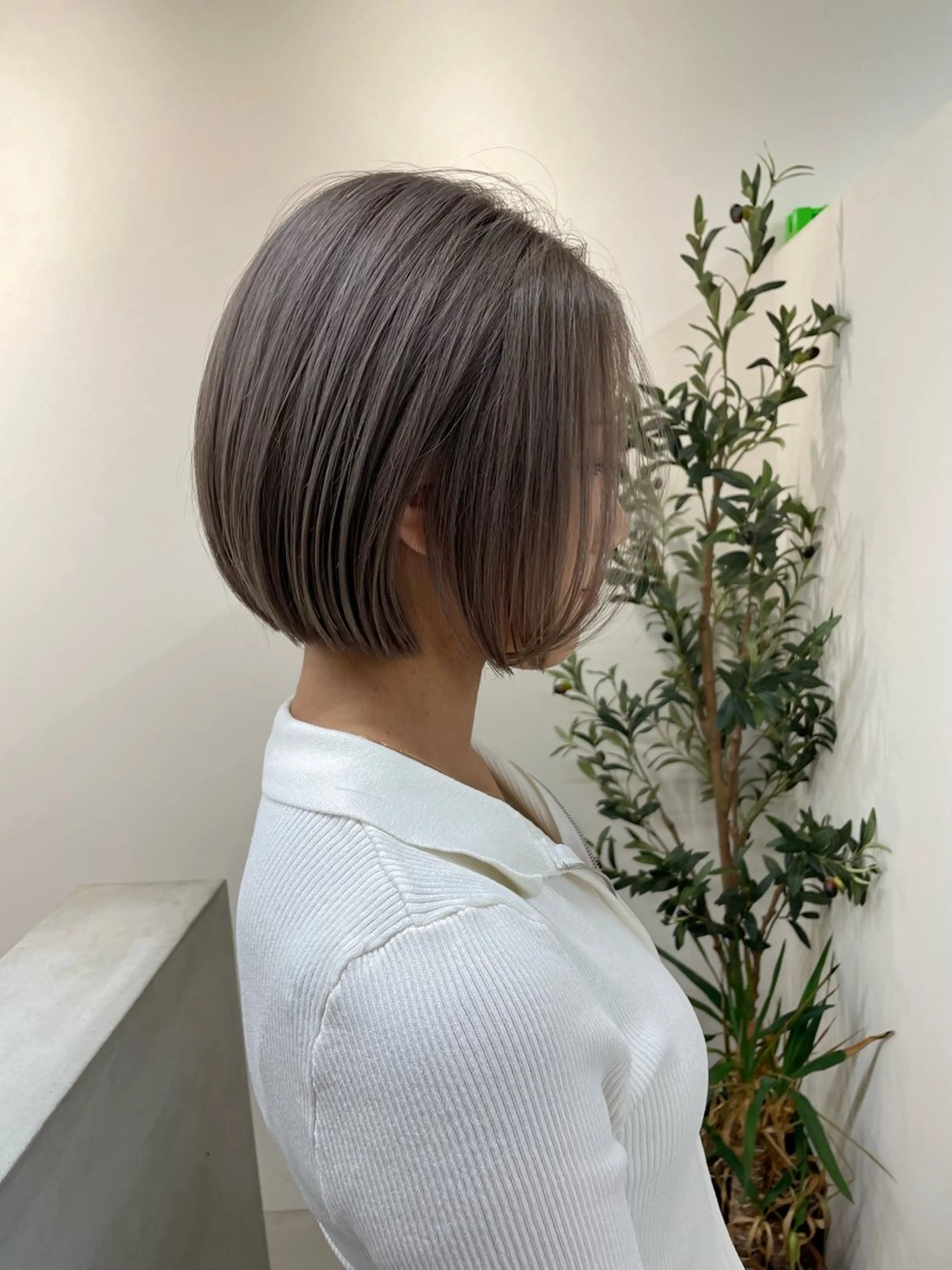 ミディアム ボブ カット ヘアカラー トリートメント 安田 蓮のヘアスタイル