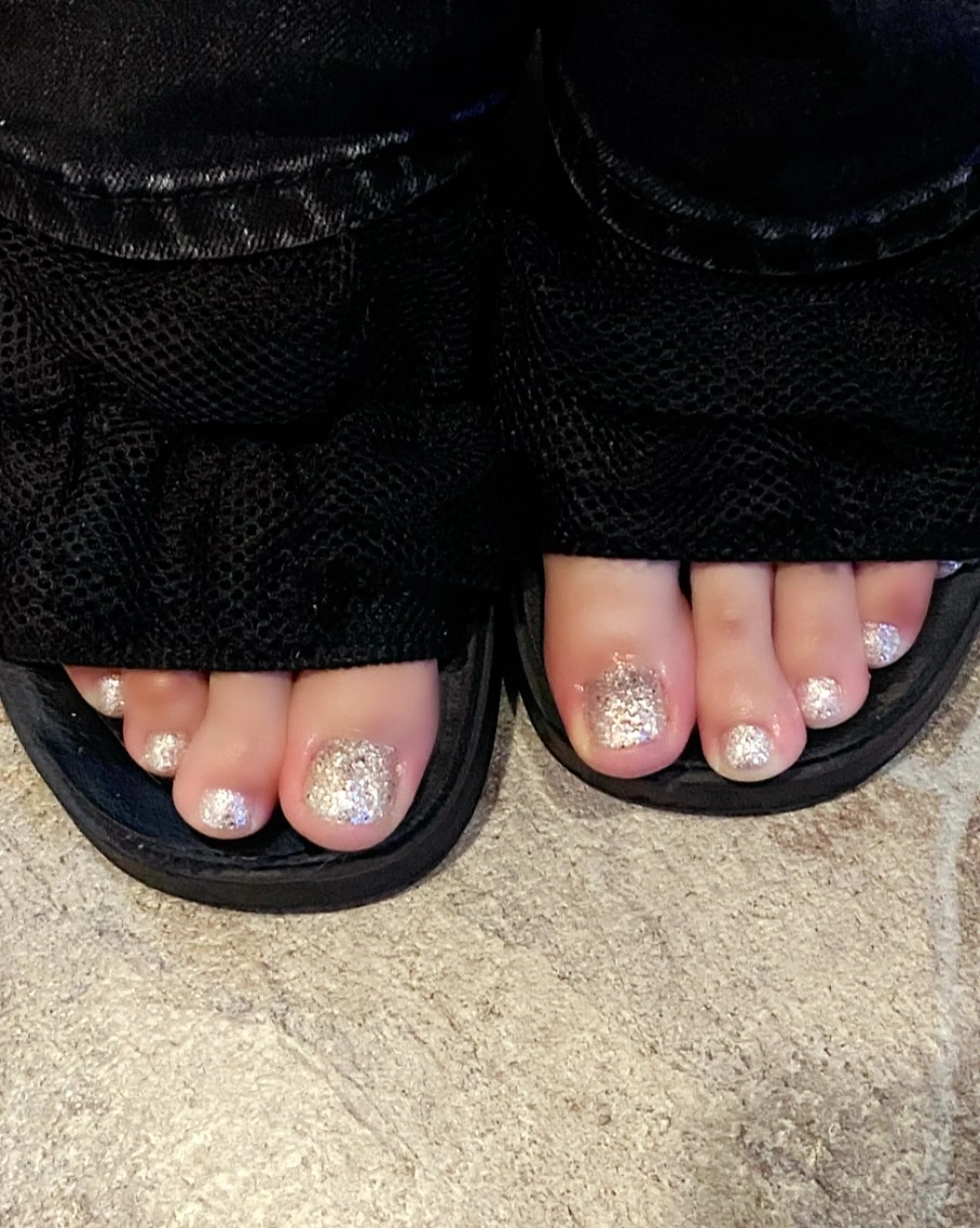 ネイル ラメ(グリッター) シルバー WOLTOKYO✨ 池袋店/MIZUKIのマツエク・マツパデザイン