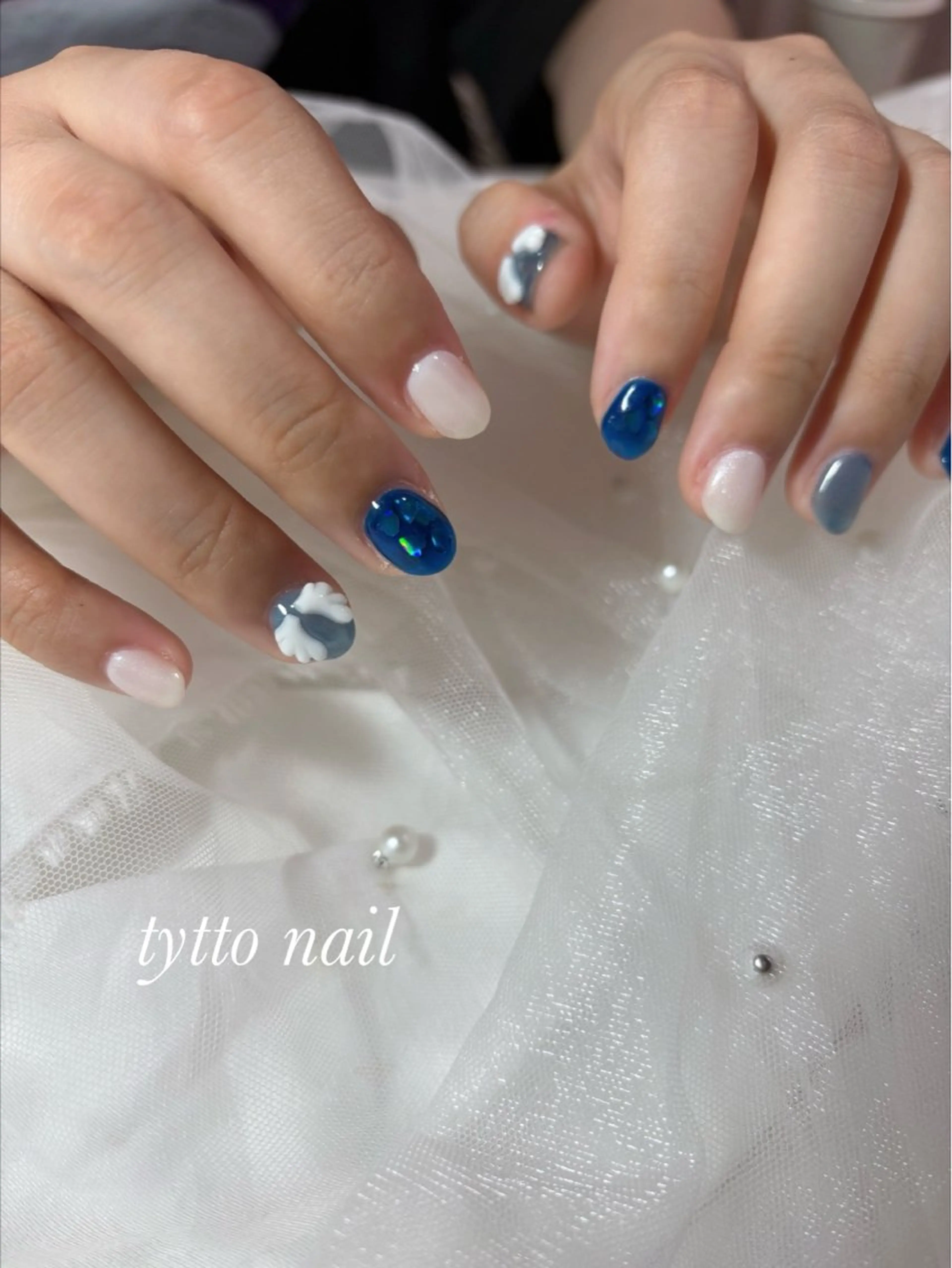 ネイル ブルー ガーリー ハート ホログラムネイル キラキラネイル ハンドネイル tytto nail ❤︎‪‪eri‪‪のネイルデザイン