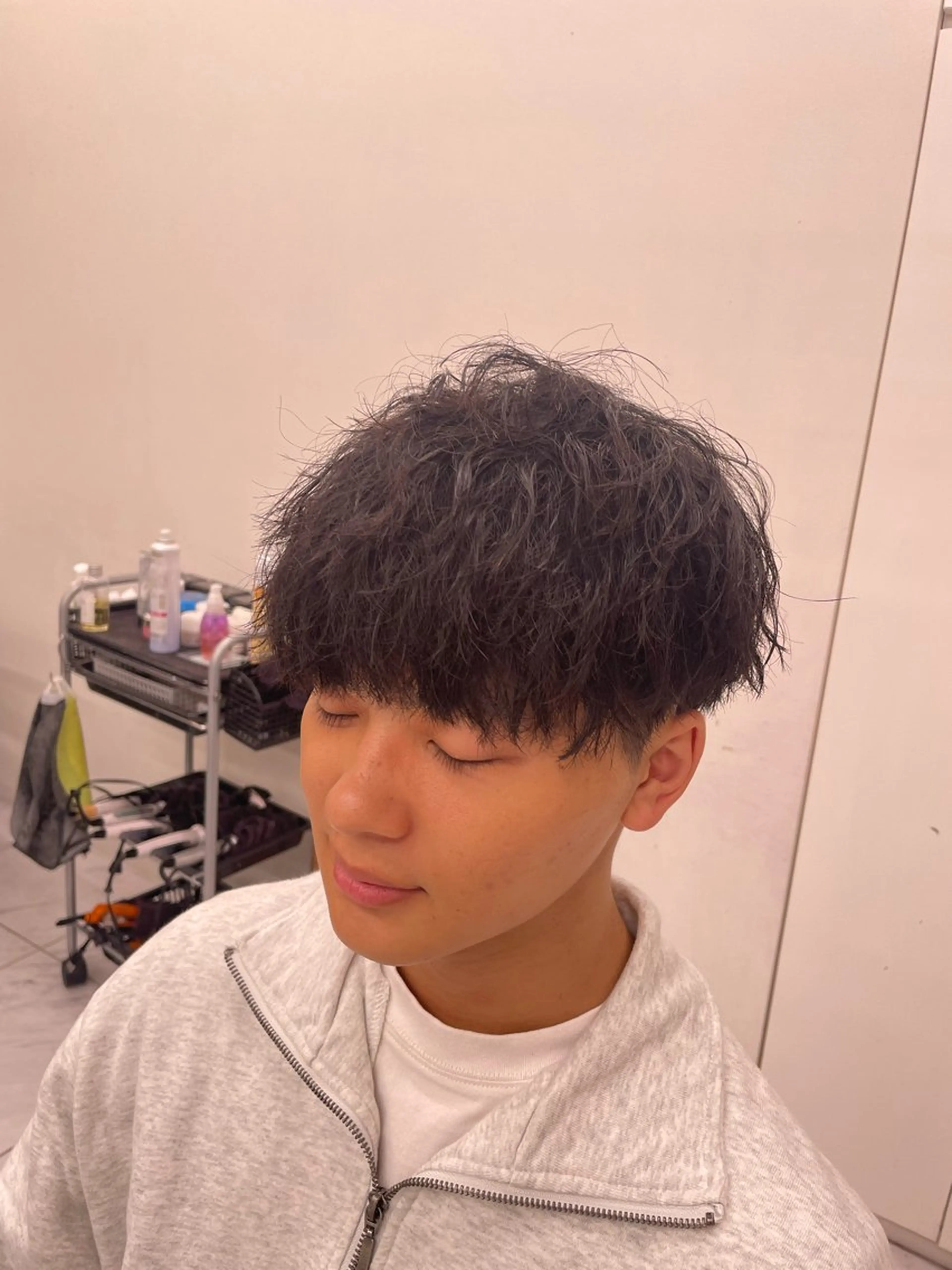 セミロング パーマ ヘアアレンジ メンズ 顔まわりカット の達人のヘアスタイル