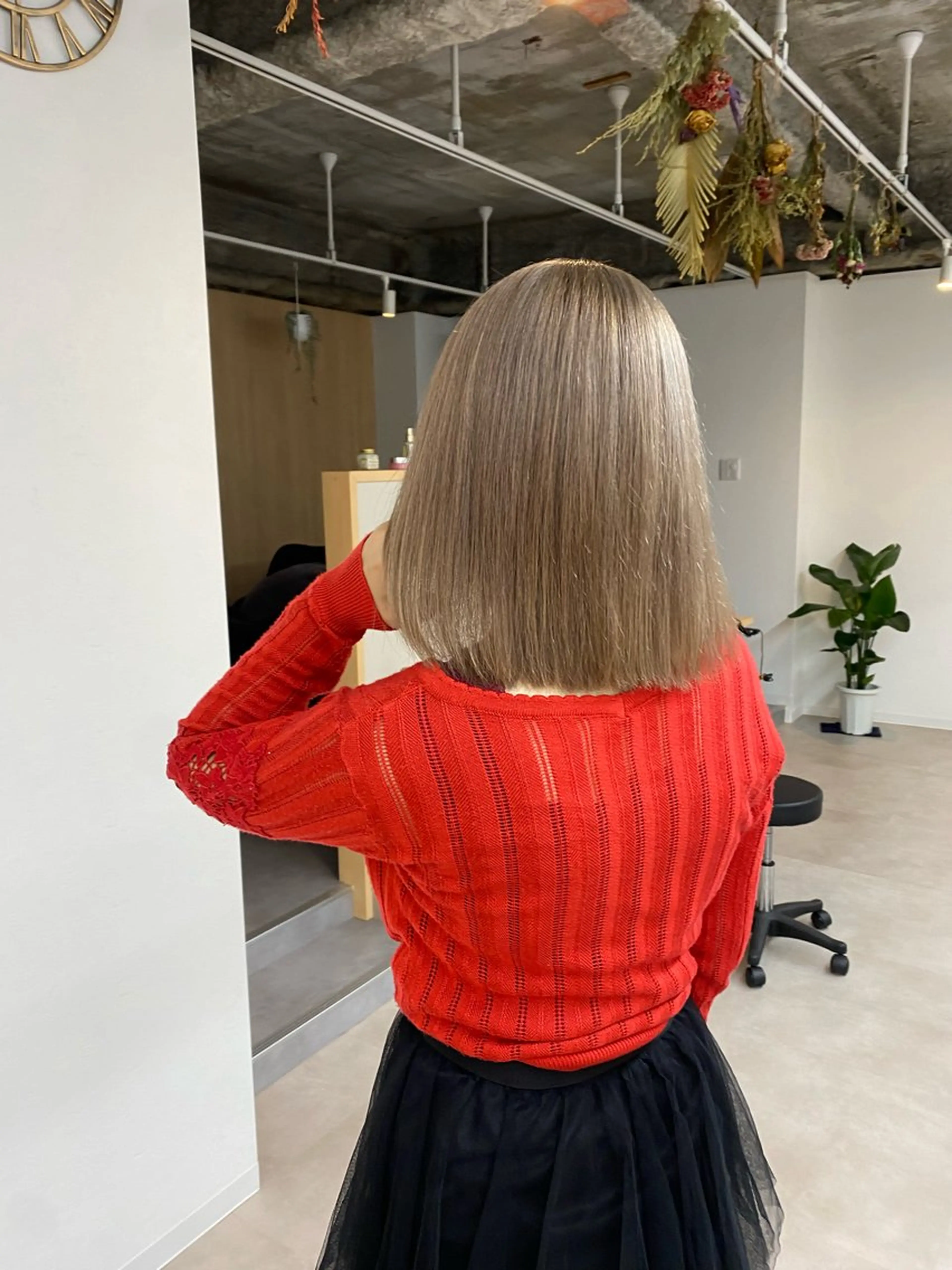 ミディアム カラー ベージュカラー ブリーチ ミルクティーベージュ 当日予約🆗ショート /ハイライト/松本のヘアスタイル