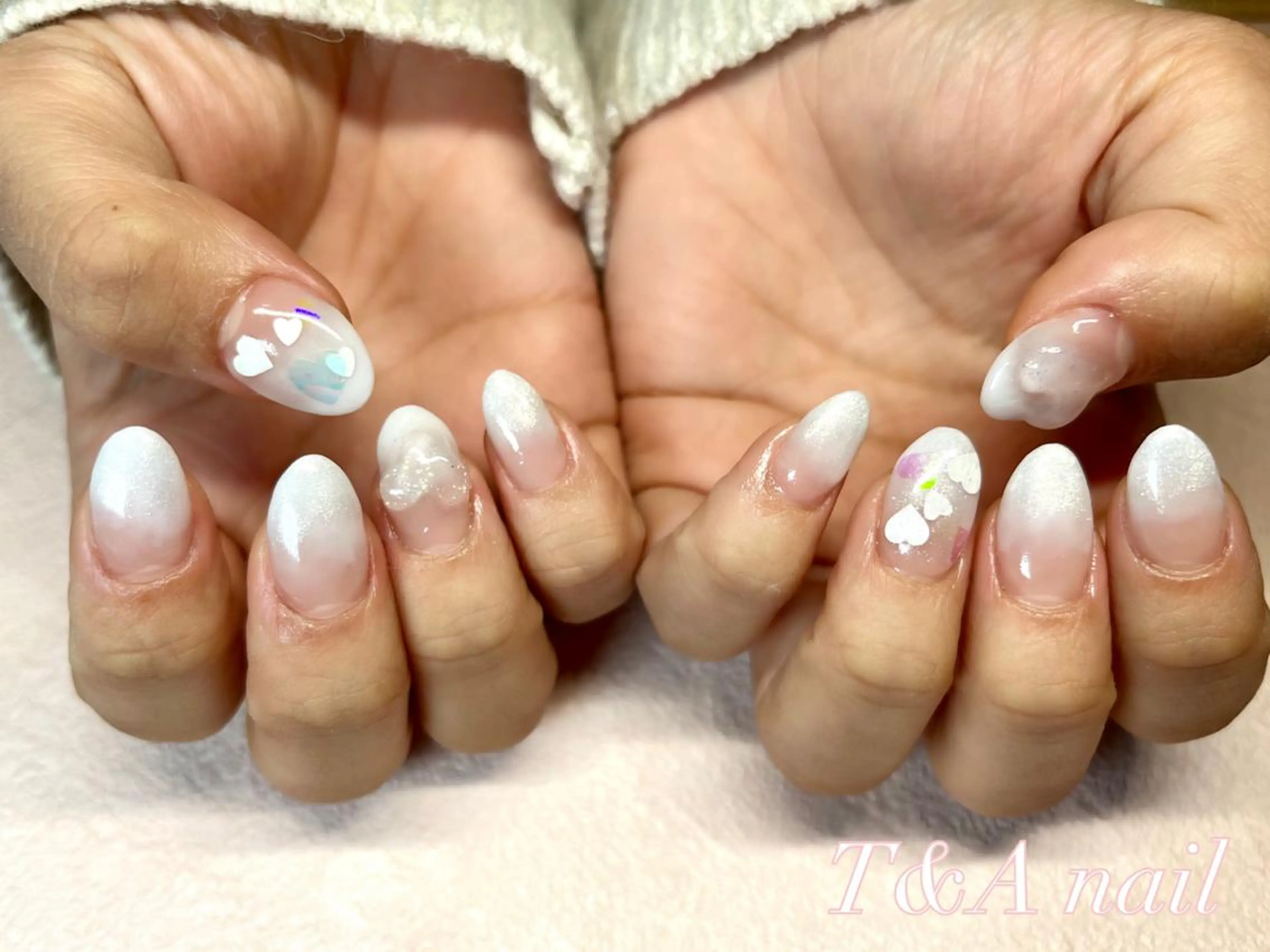 ミディアム ネイル 長さ出し ジェルネイル グラデーション ハート ニュアンスネイル ハンドネイル T&A nailのネイルデザイン