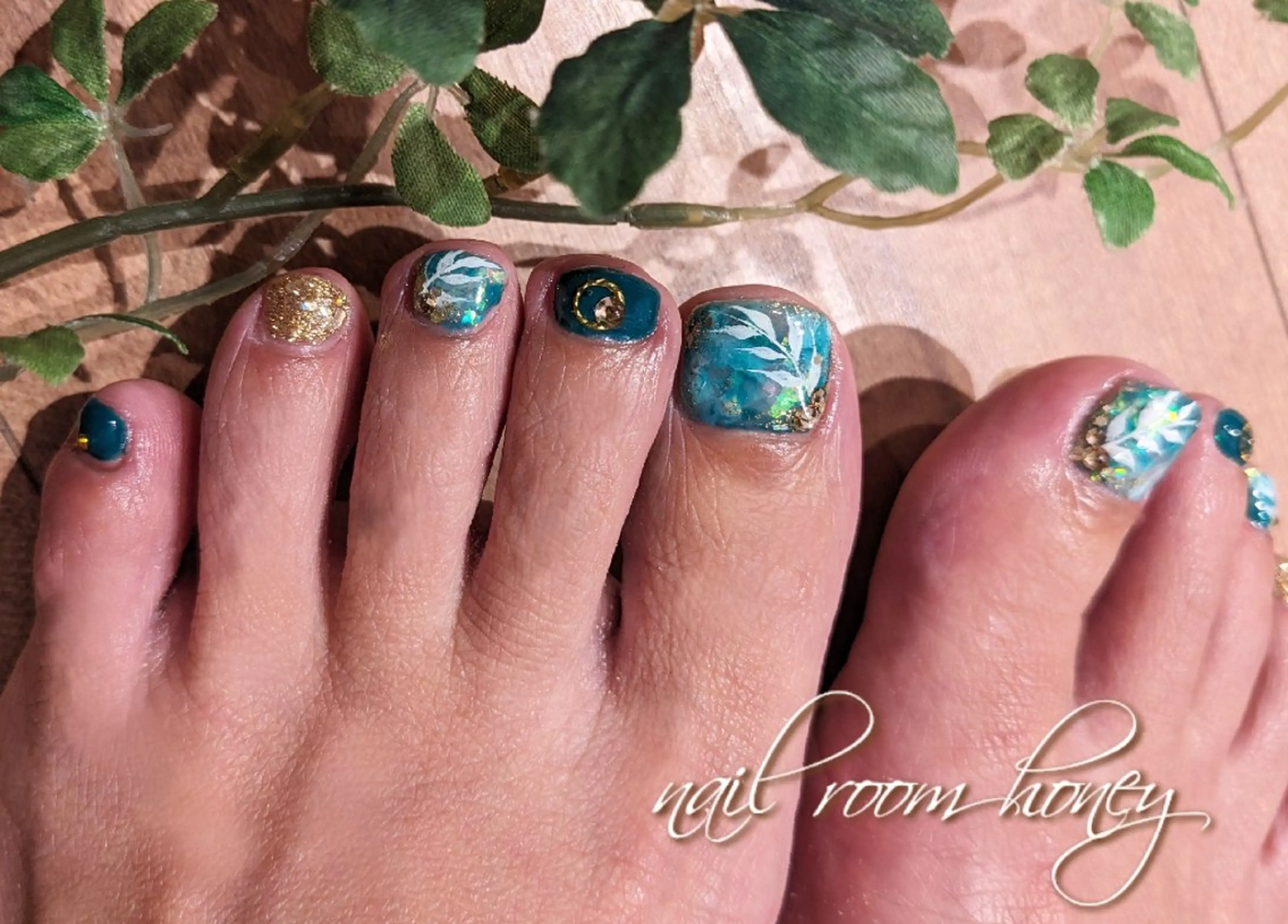 ネイル アートネイル グリーン フットネイル nail room  honeyのネイルデザイン