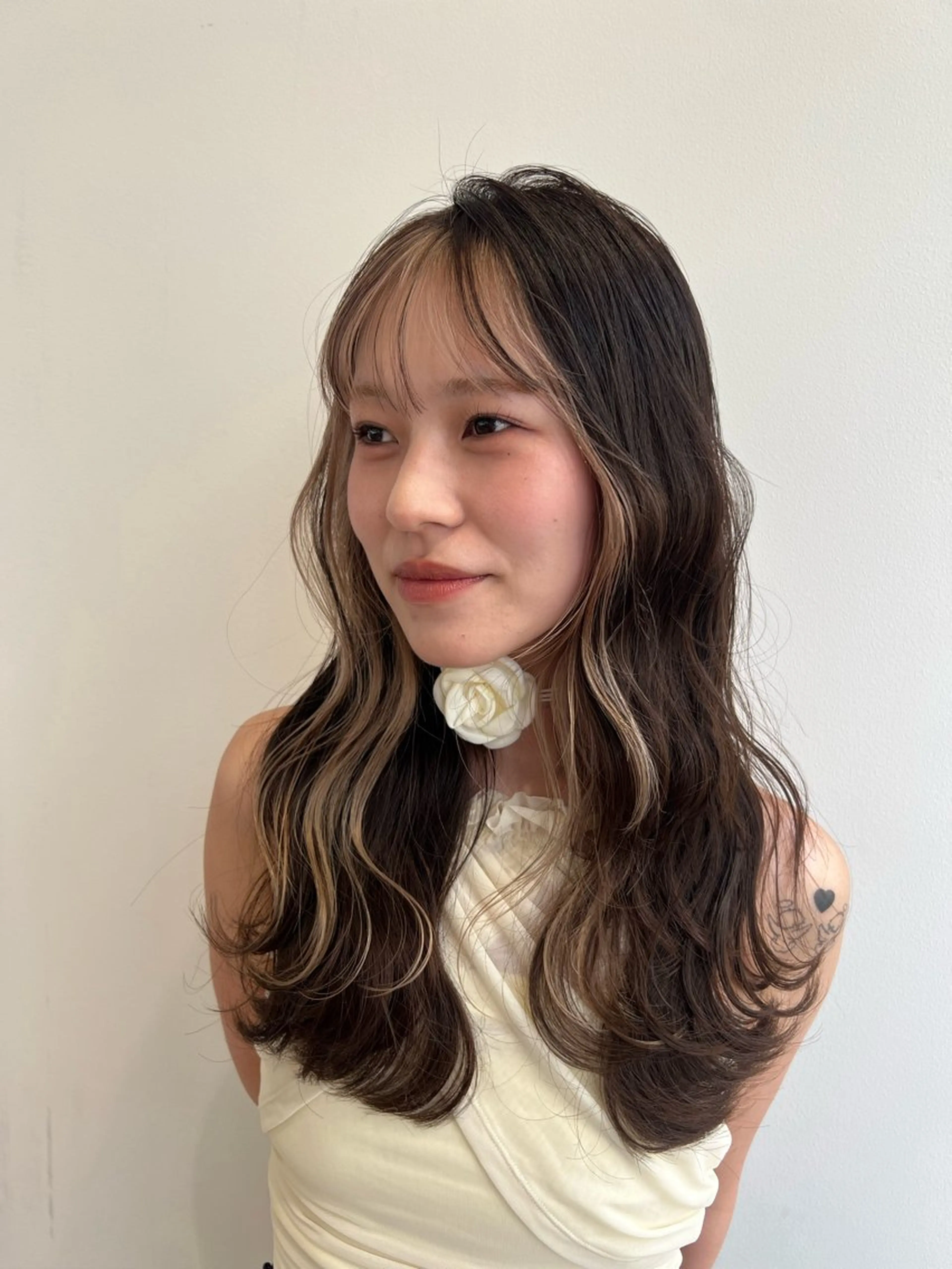 ロング ヘアカラー maya レイヤーカットのヘアスタイル