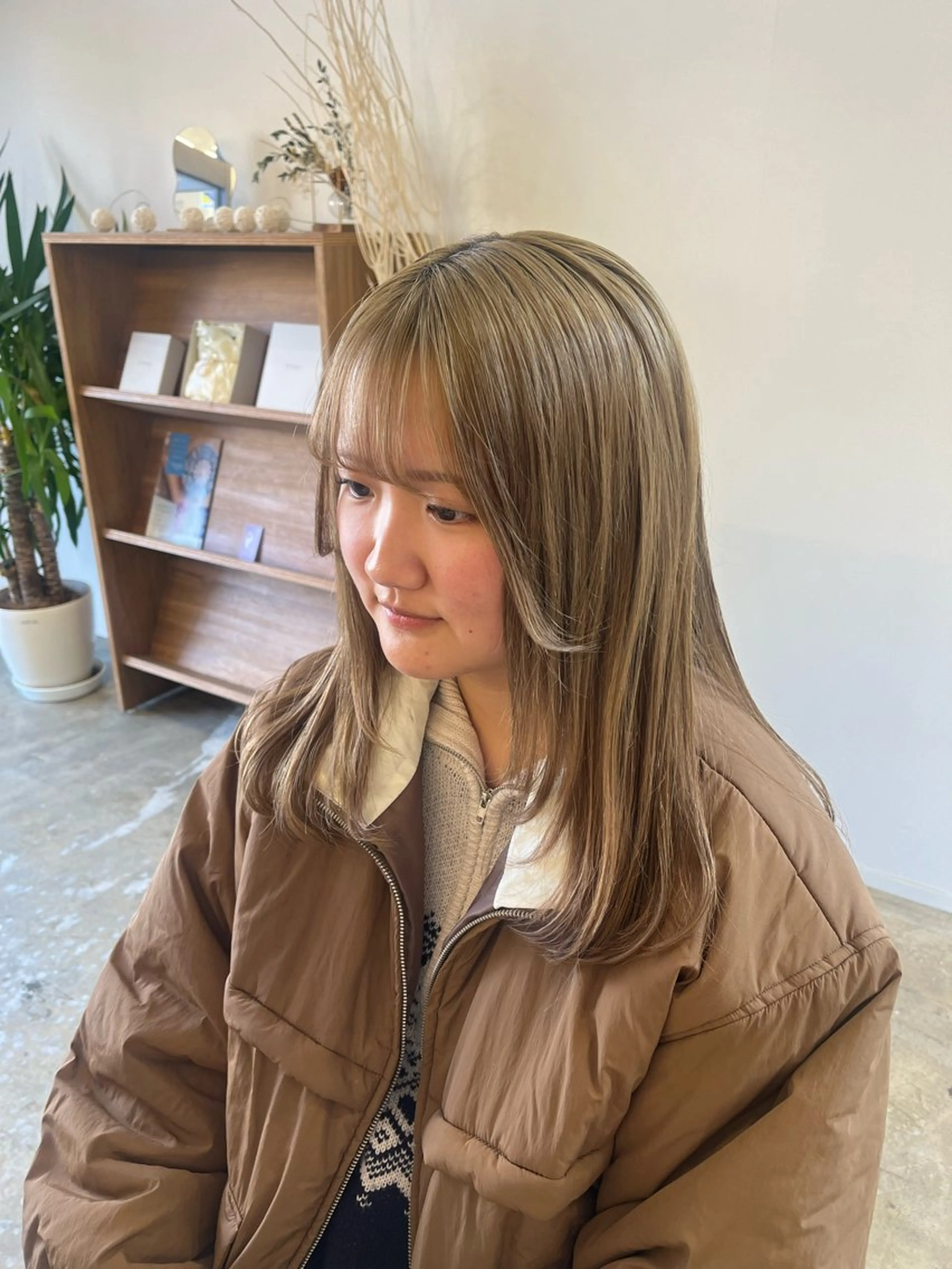 セミロング カラー ベージュカラー オリーブベージュ 顔まわりレイヤー 顔周りカット レイヤーカット カラー特化/ブリーチ 梅田中崎町/あかりのヘアスタイル