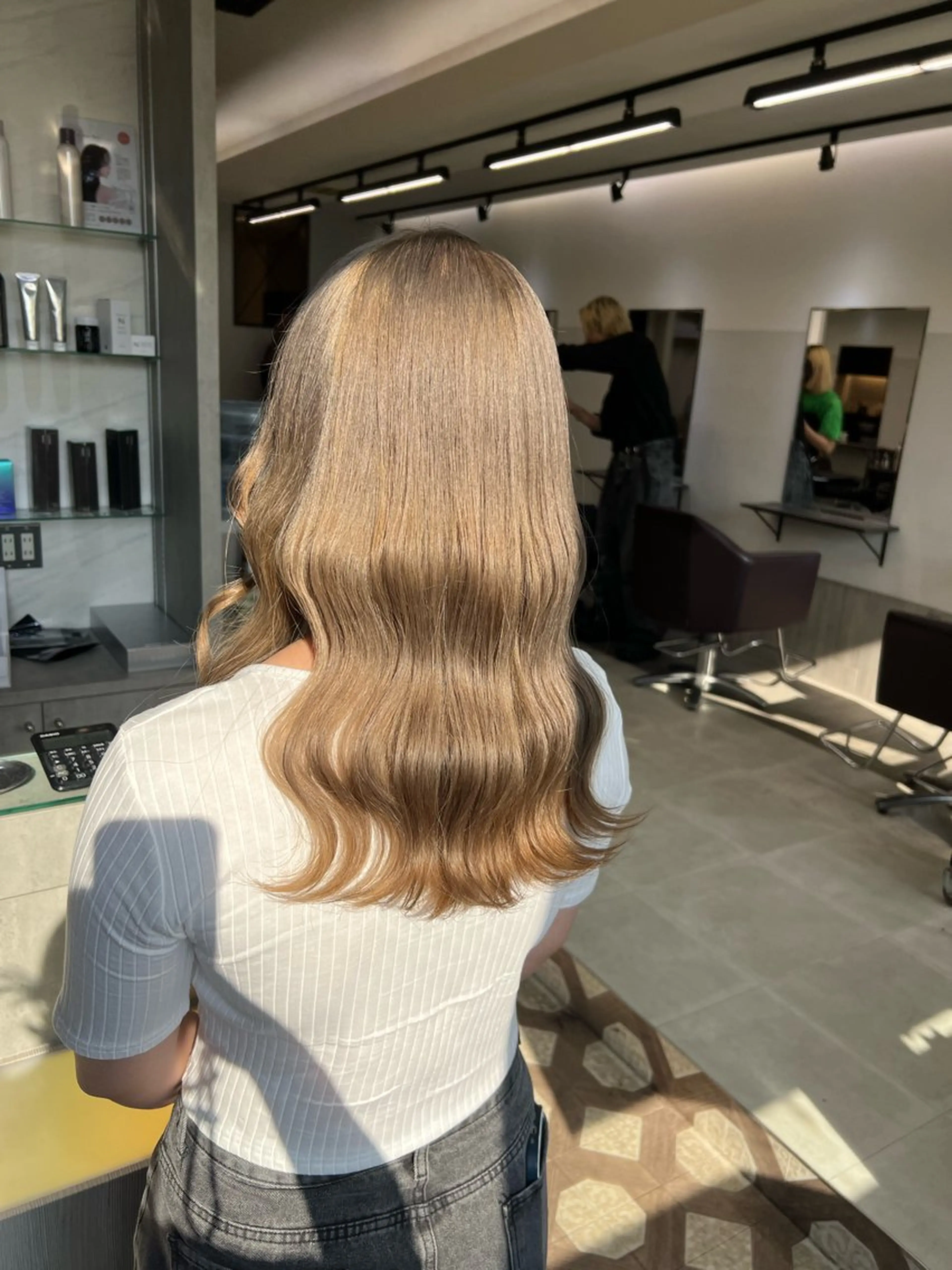 セミロング ヘアカラー maya レイヤーカットのヘアスタイル