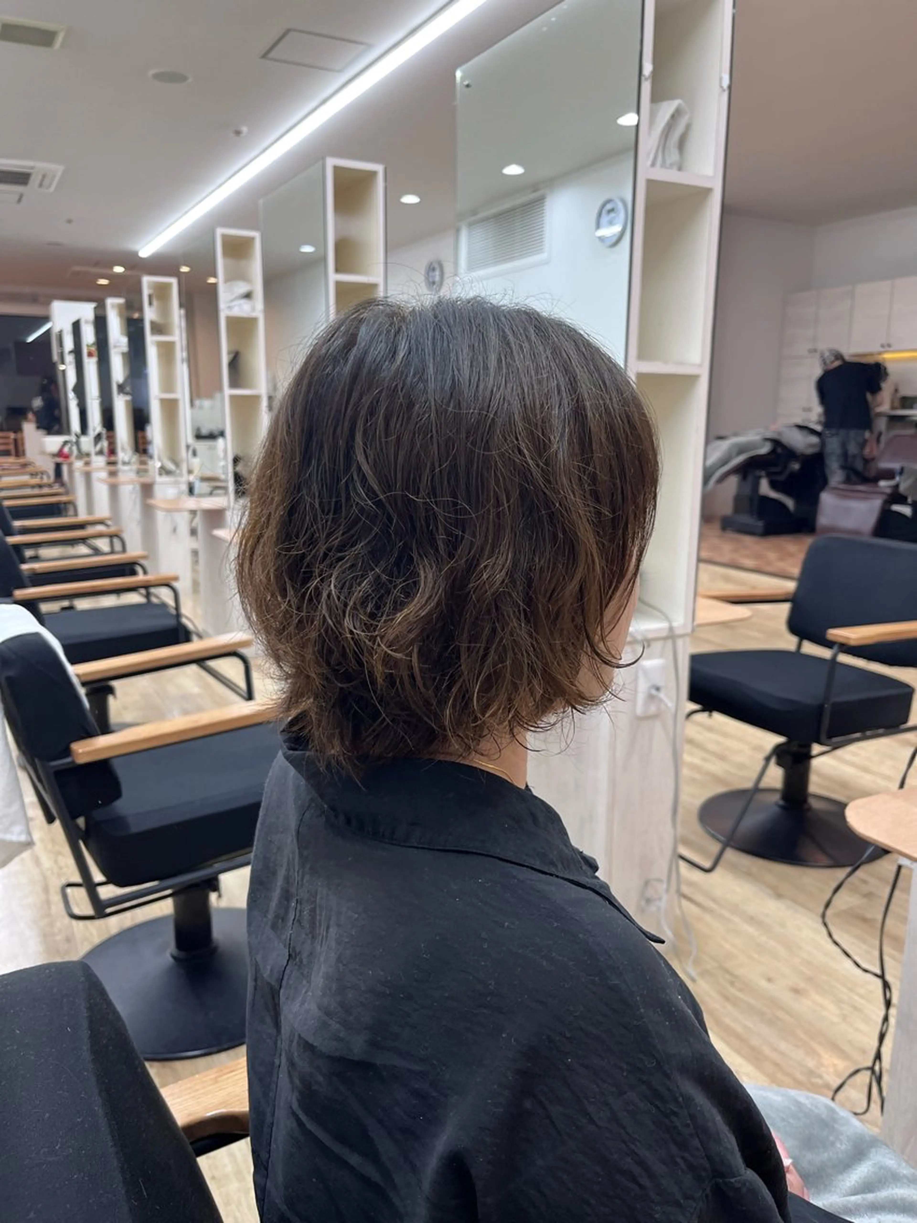 ミディアム ミディアムパーマ 顔周りカット セミjrスタイリスト /田尾凌雅のヘアスタイル