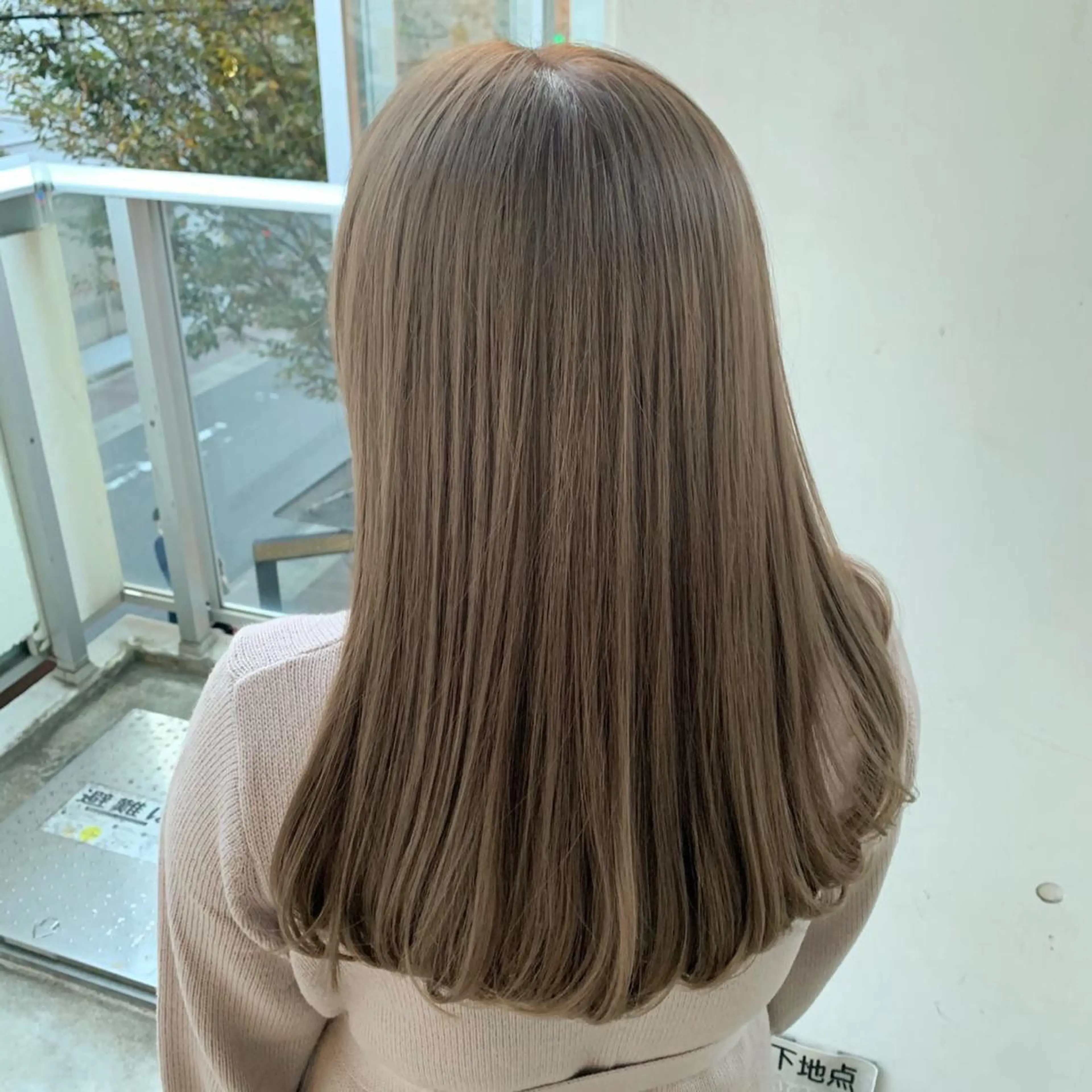 セミロング カラー ショートボブ アッシュ ベージュカラー ブリーチ ケアブリーチ kopje所属・コバヤシ リョウのヘアスタイル