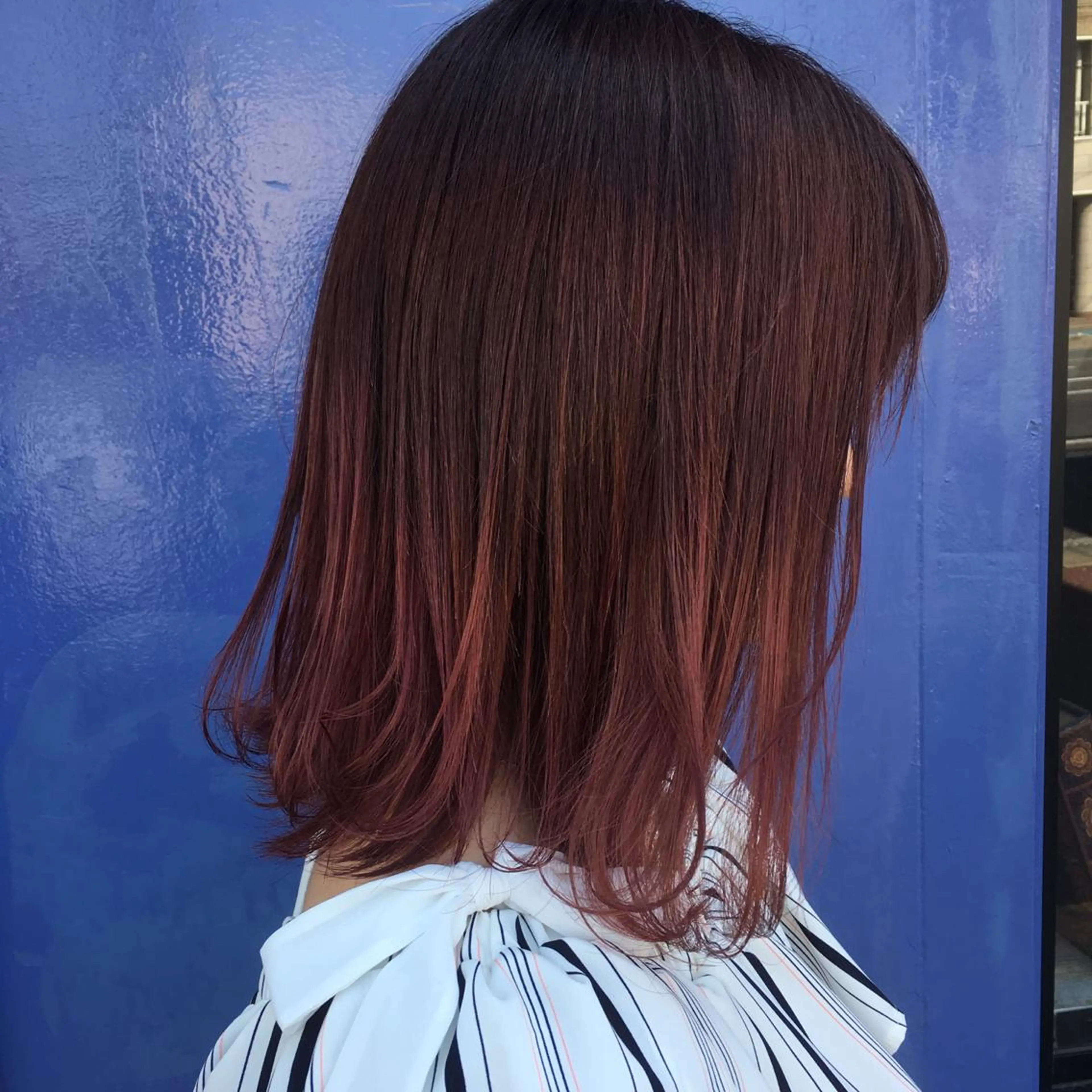 ミディアム カラー ボルドーカラー グラデーションカラー ピンクカラー autre所属・大久保 ひでなりのヘアスタイル