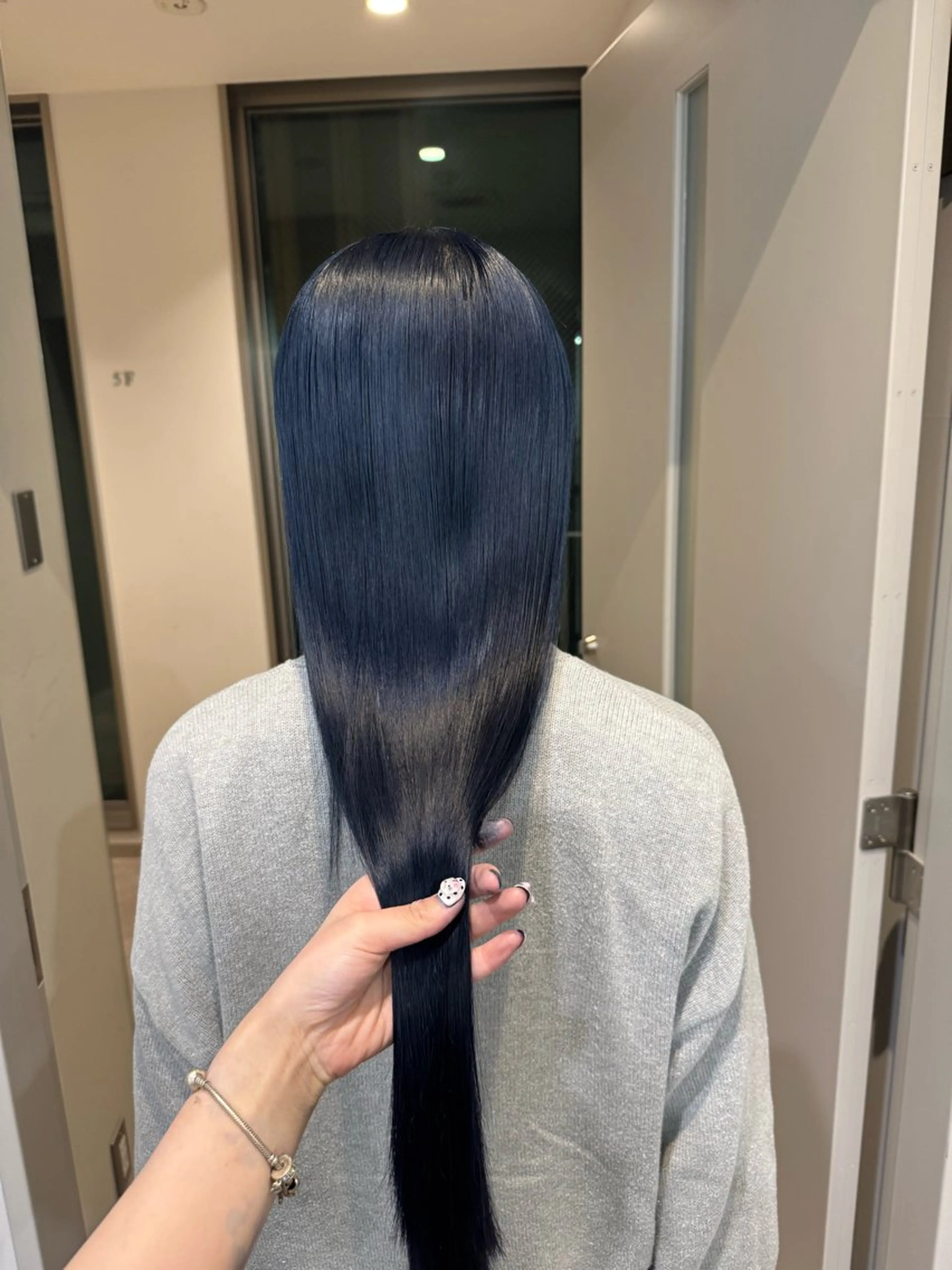 ロング カラー ネイビーカラー ヘアカラー ハイトーン/ピンク カラー/めい🎀のヘアスタイル