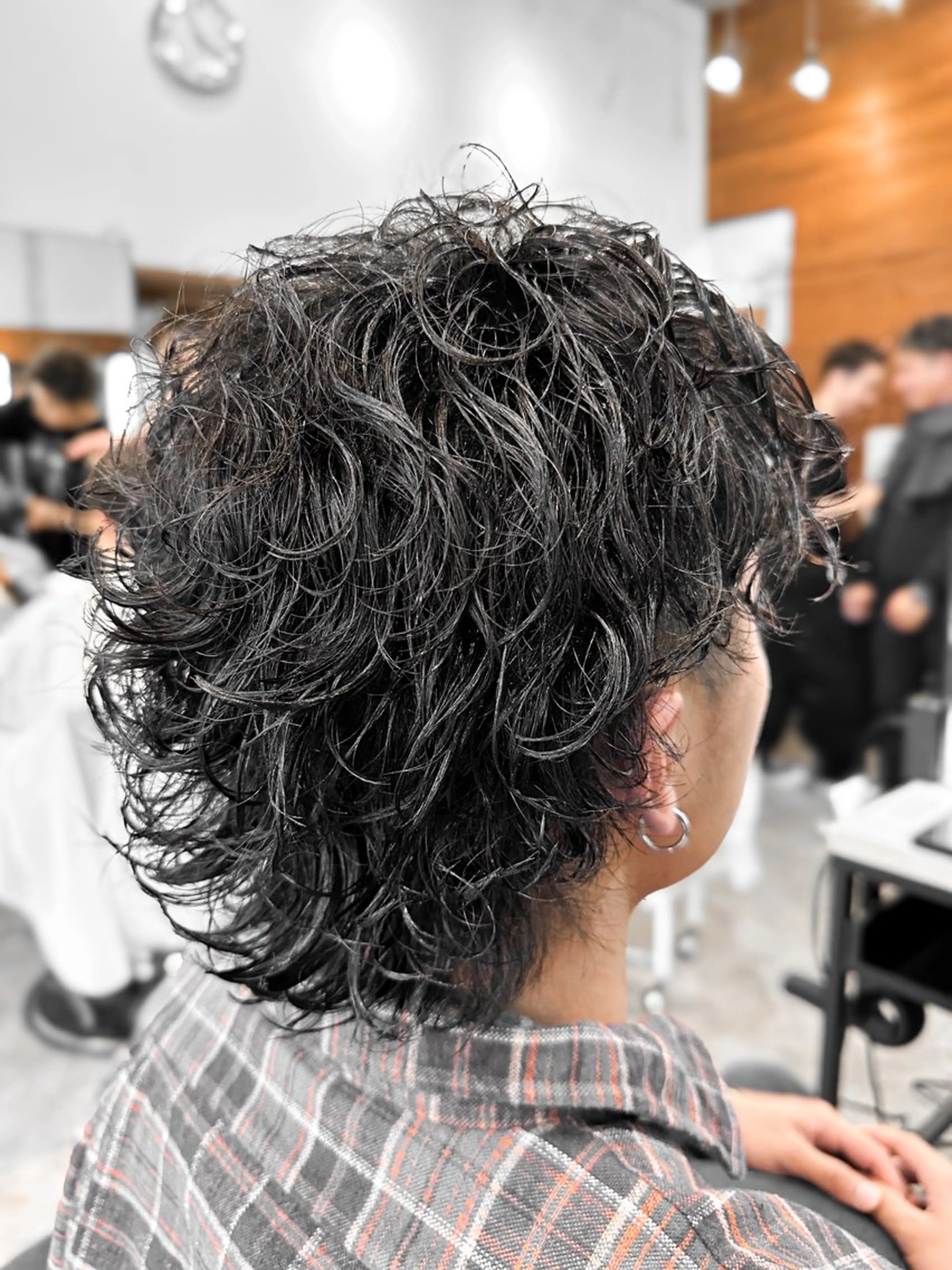 ミディアム パーマ メンズ ミディアムパーマ センターパート メンズパーマ メンズウルフカット ウルフカット カット パーマ say.所属・ブリーチカラー🔥 パーマ【佐々木凌平】のヘアスタイル