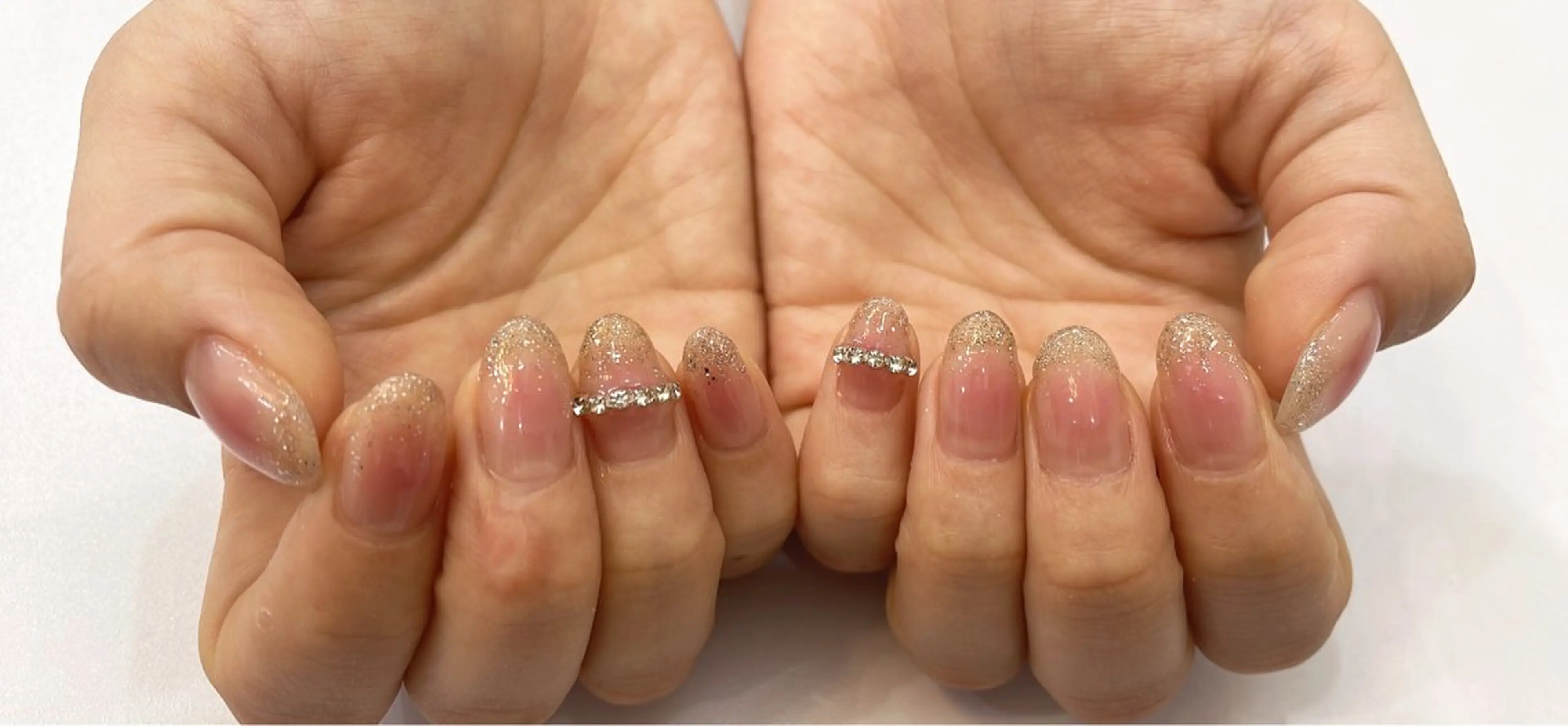 ネイル チークネイル REGINA所属・REGINA 理沙のネイルデザイン