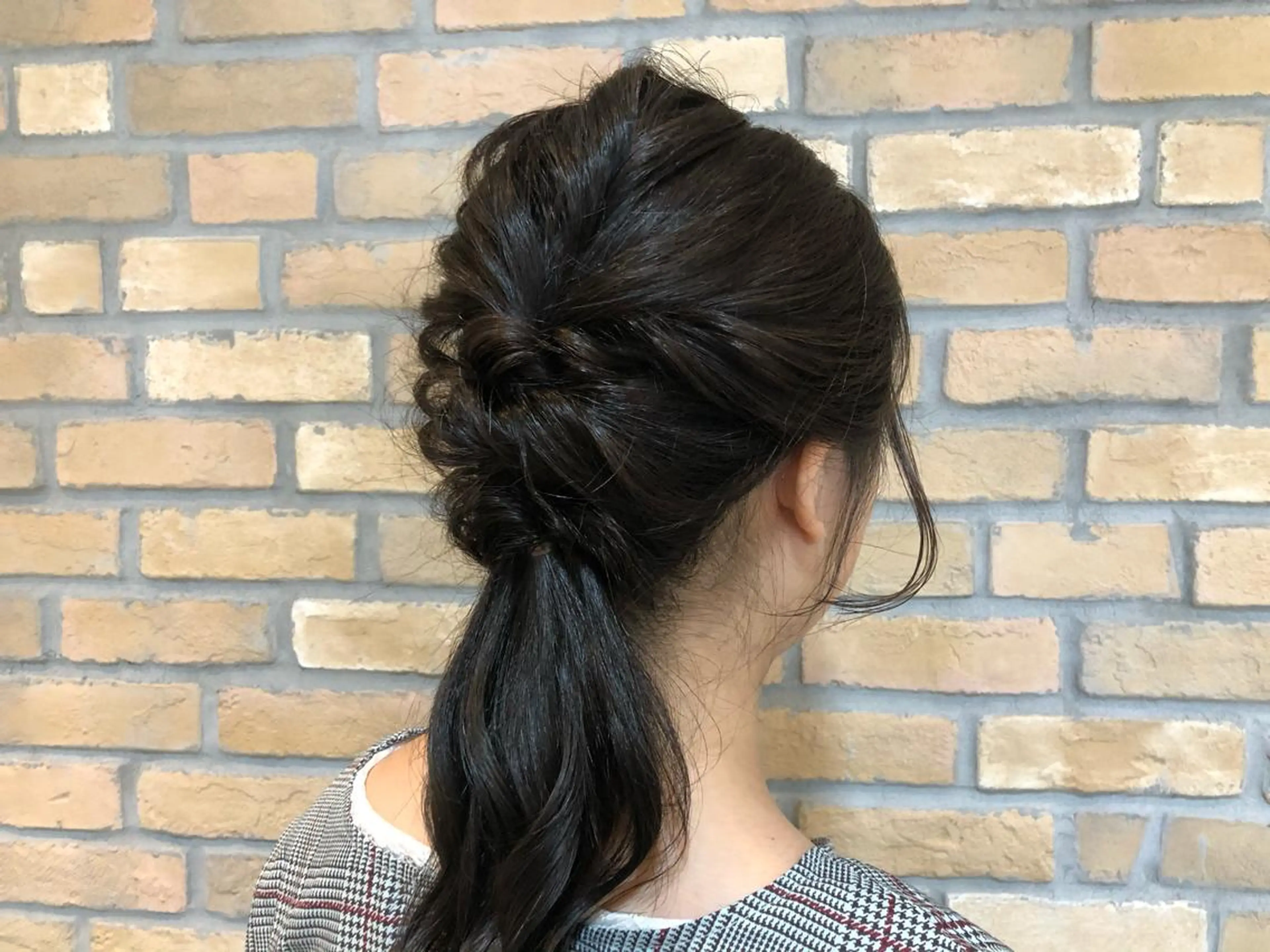 ロング カラー ヘアアレンジ ポニーテール Sia.   大阪梅田茶屋町店所属・まつパ/まつエク Sia.茶屋町店のマツエク・マツパデザイン