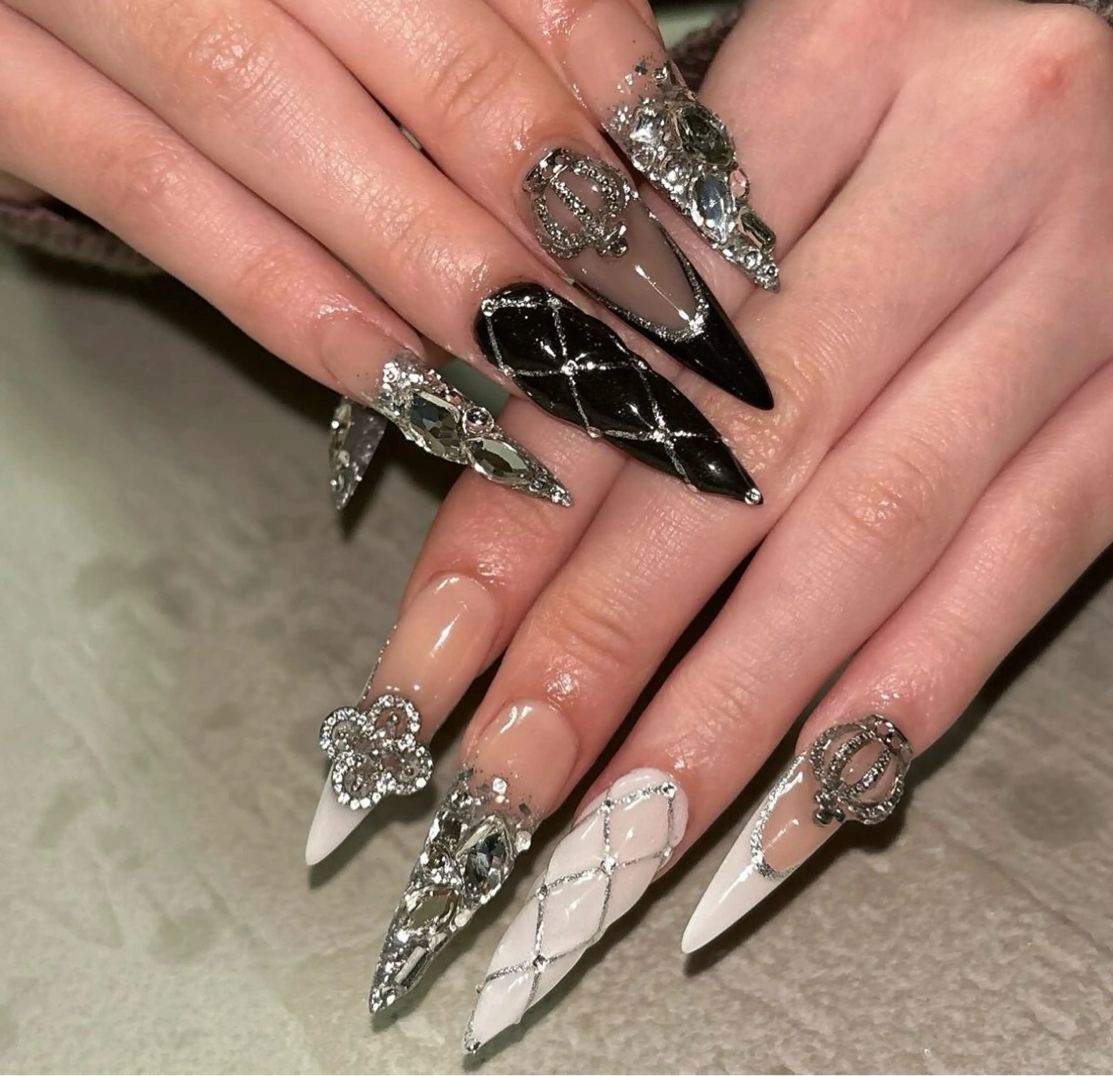 ネイル グラデーション キラキラネイル ワンカラーネイル 冬ネイル Jenn Nail Salonのネイルデザイン