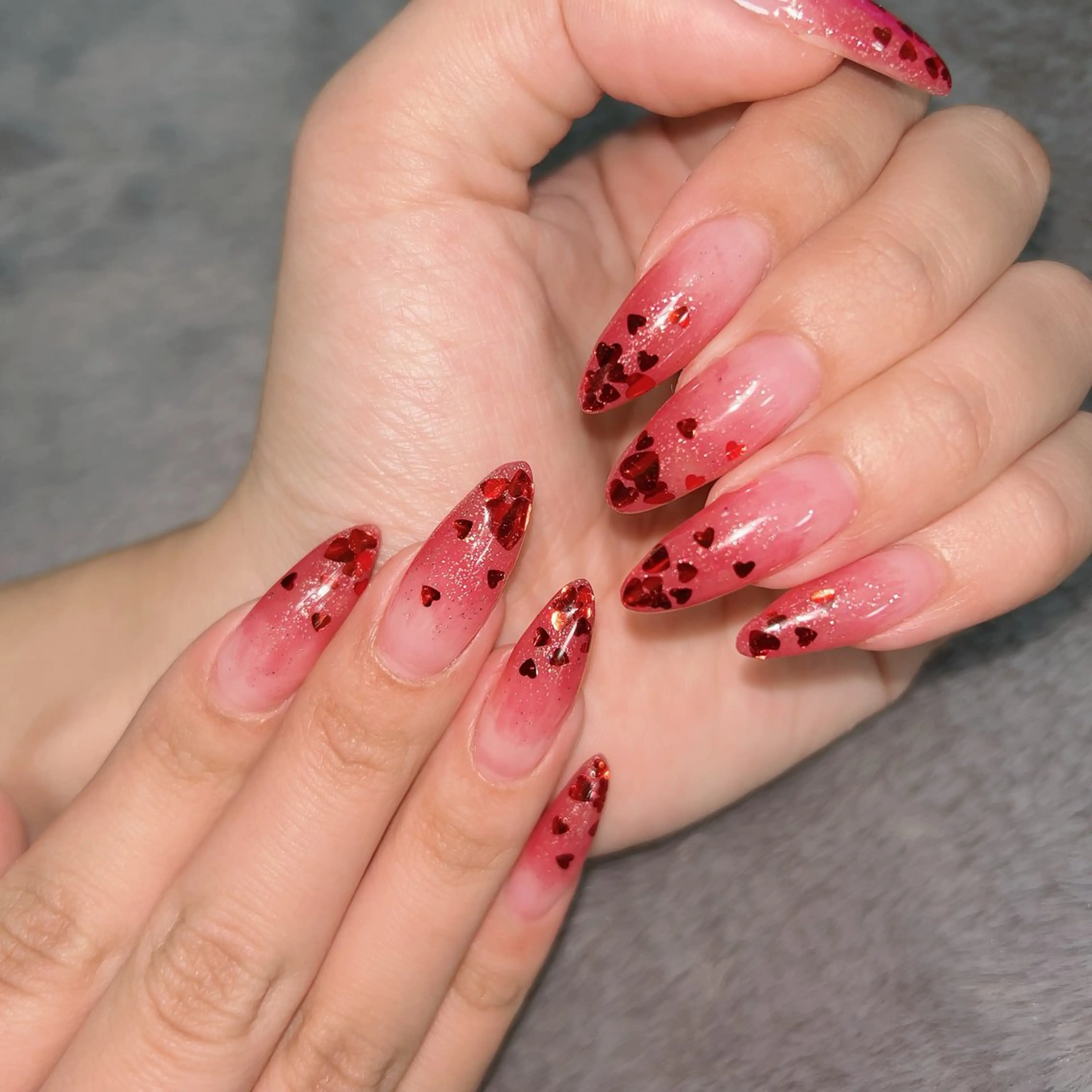 gratify 本店所属・ROSALIE Sakiのネイルデザイン